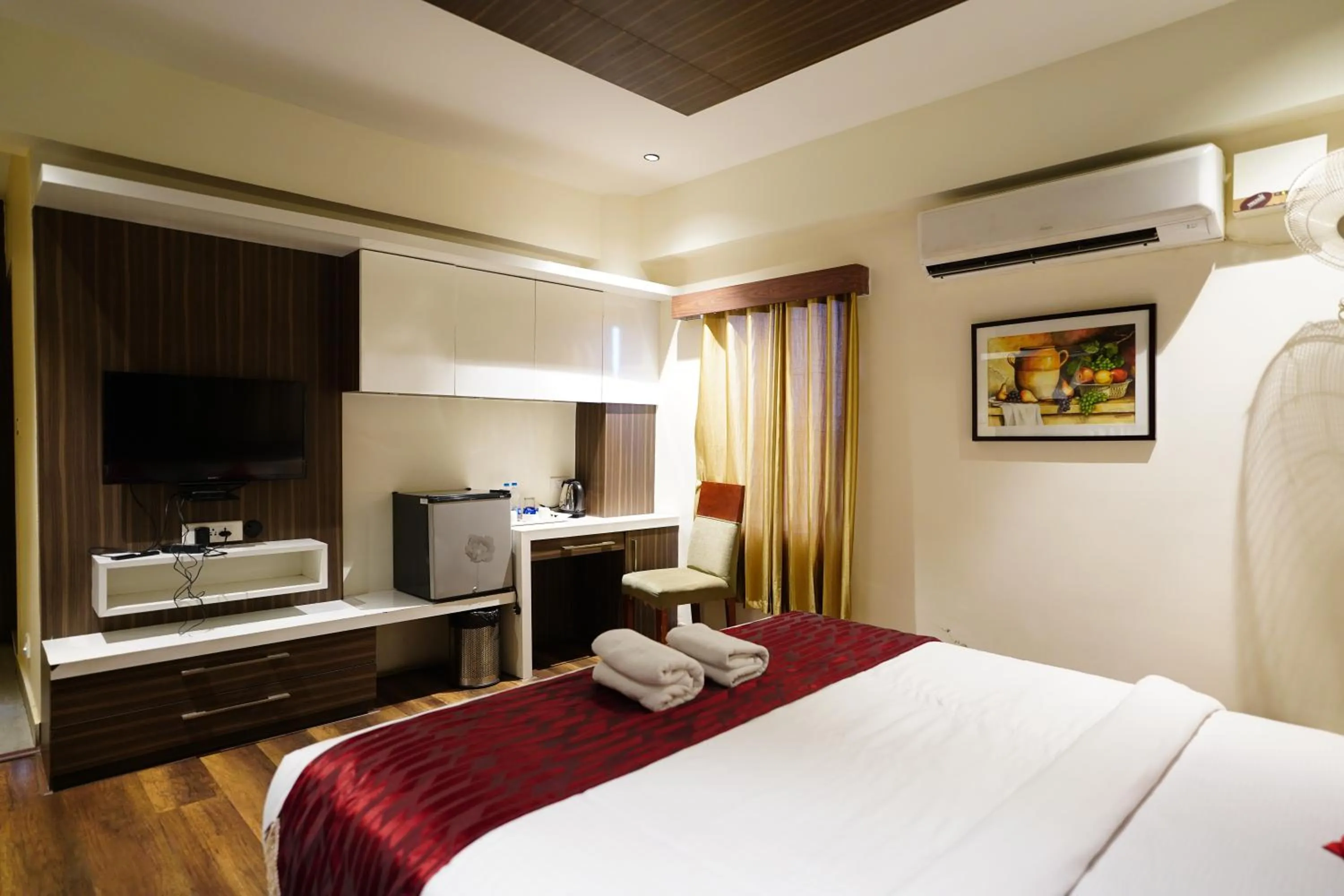 Bed in Emarald Hotel Calicut