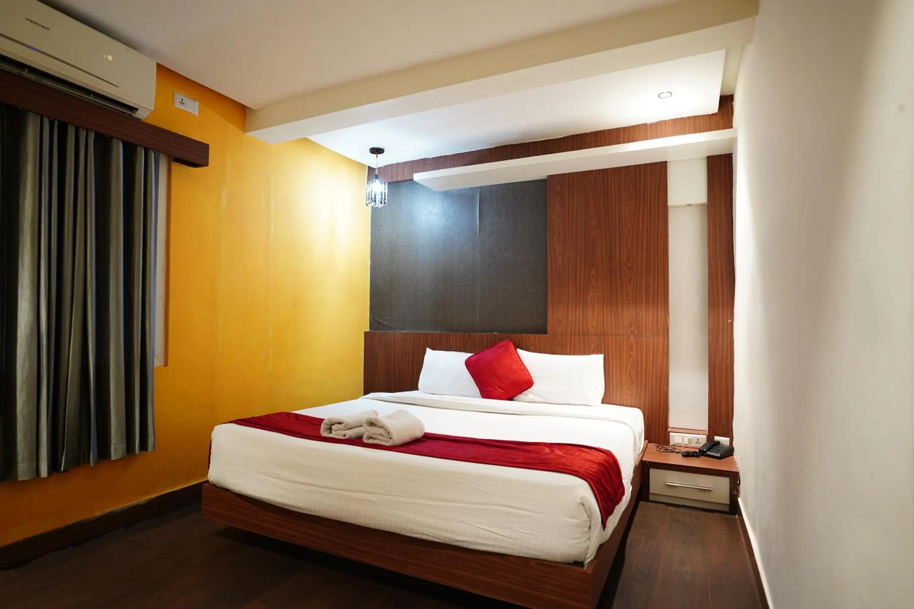 Bed in Emarald Hotel Calicut