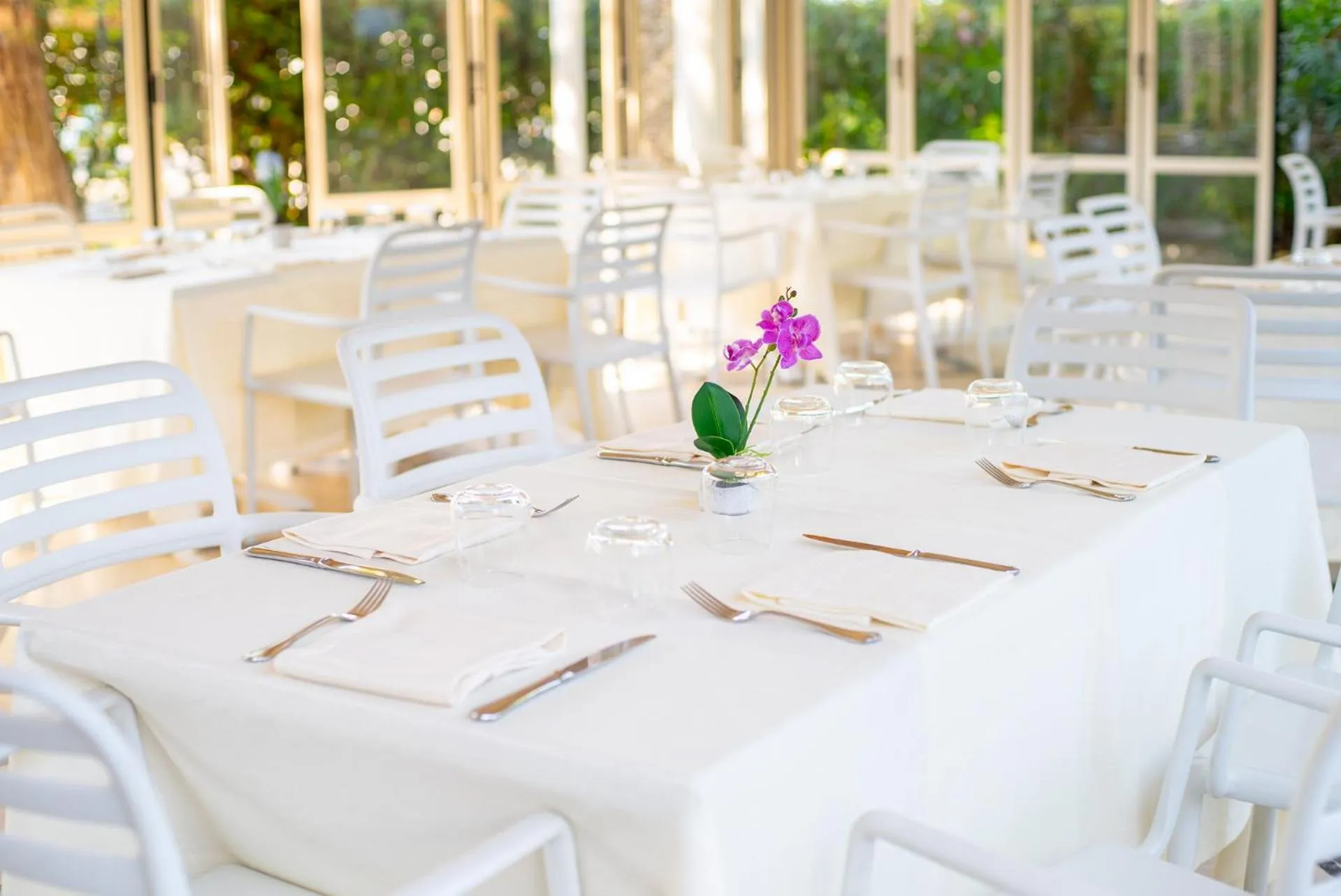 Restaurant/places to eat in Grand Hotel Don Juan