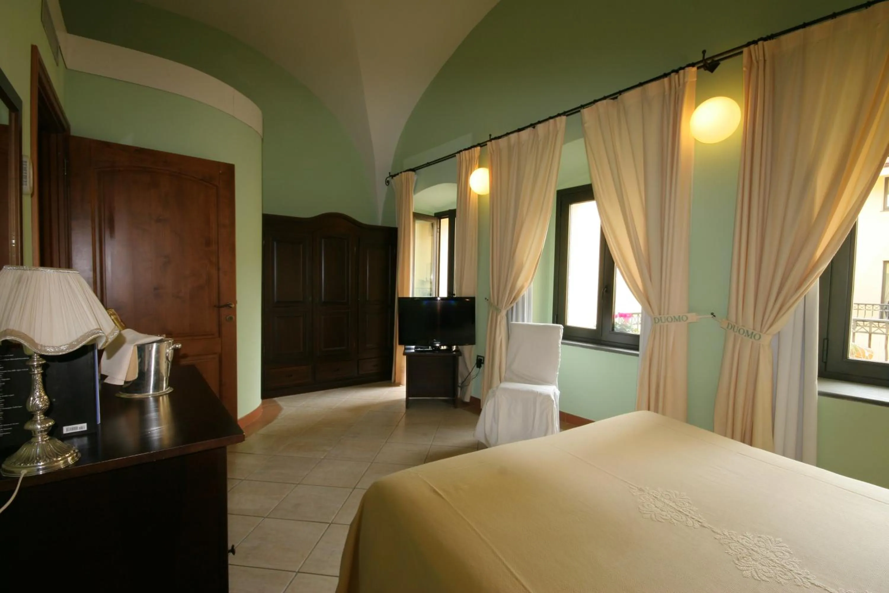 Photo of the whole room, Bed in Hotel Il Duomo PHG