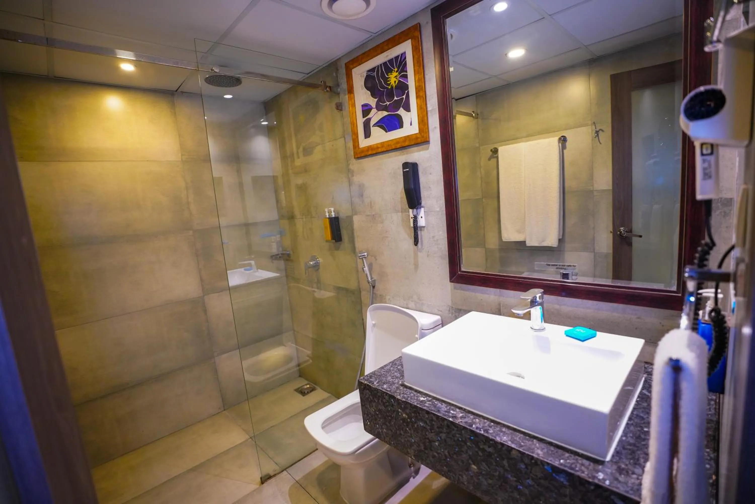 Shower in IFQ Hotel & Resort Islamabad