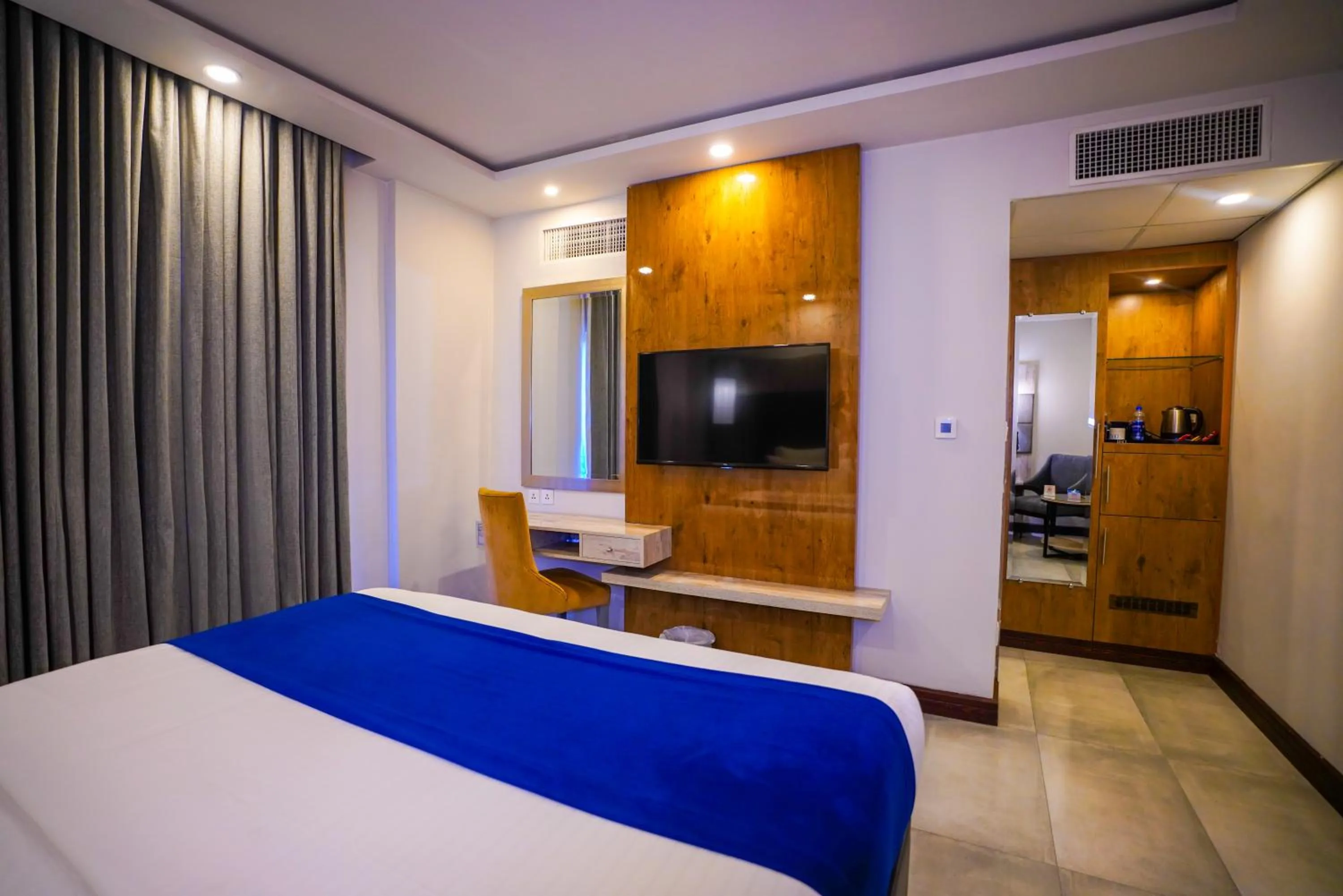 Bed in IFQ Hotel & Resort Islamabad