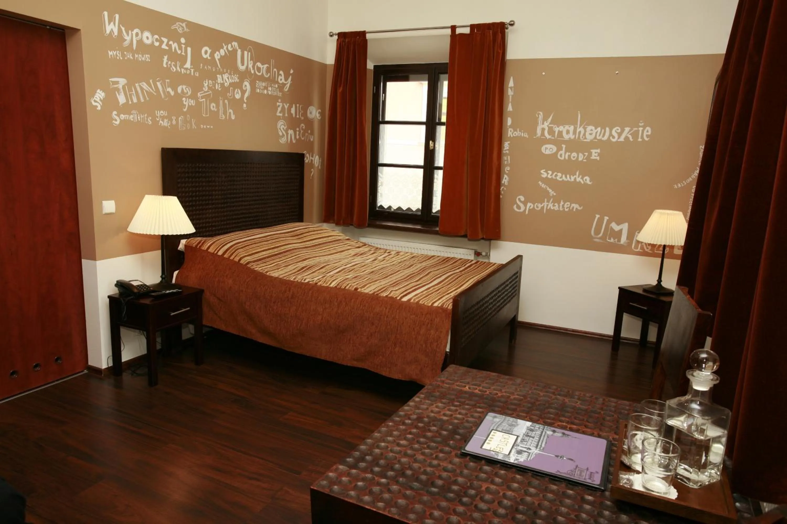 Photo of the whole room, Bed in Castle Inn