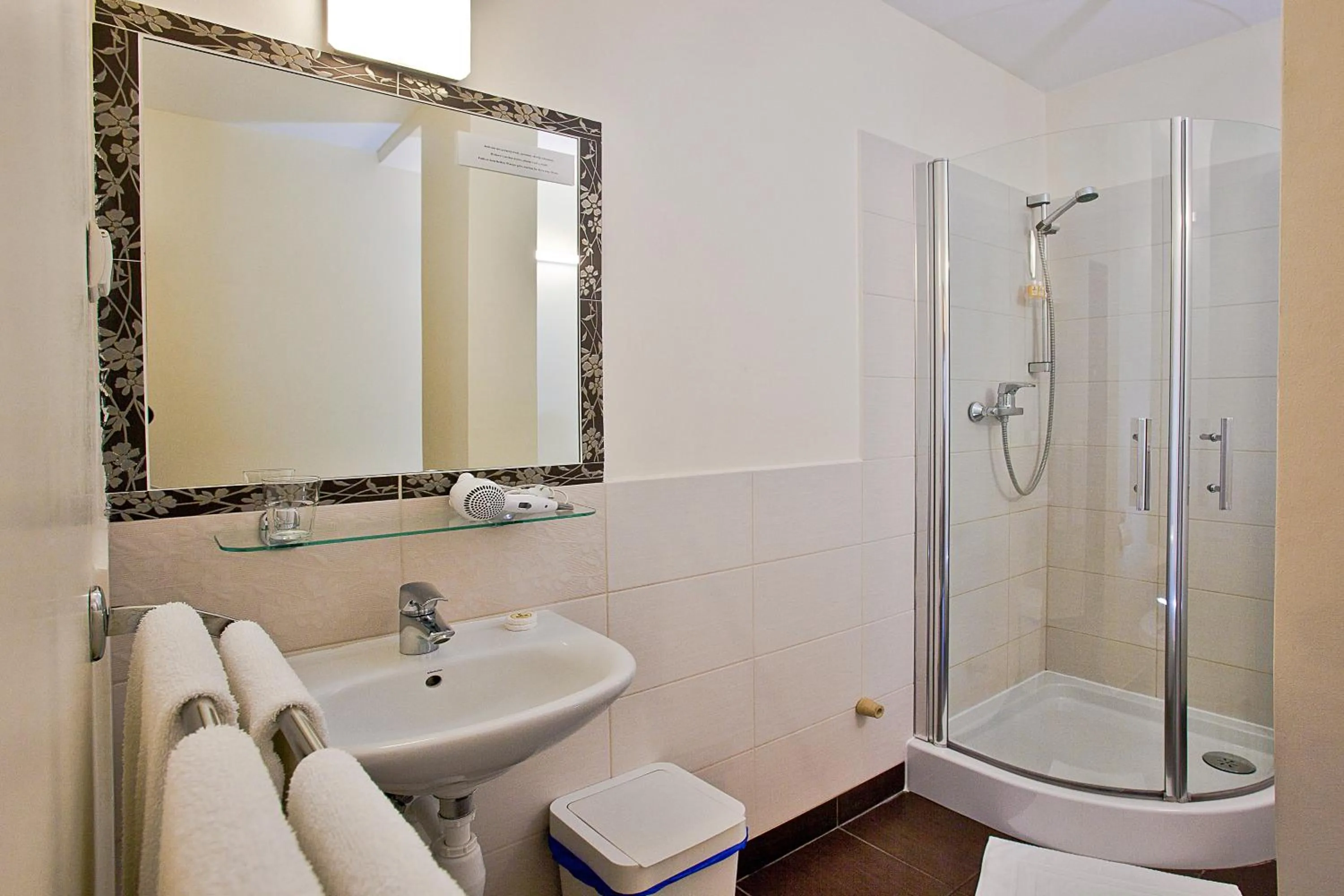 Bathroom in Castle Inn