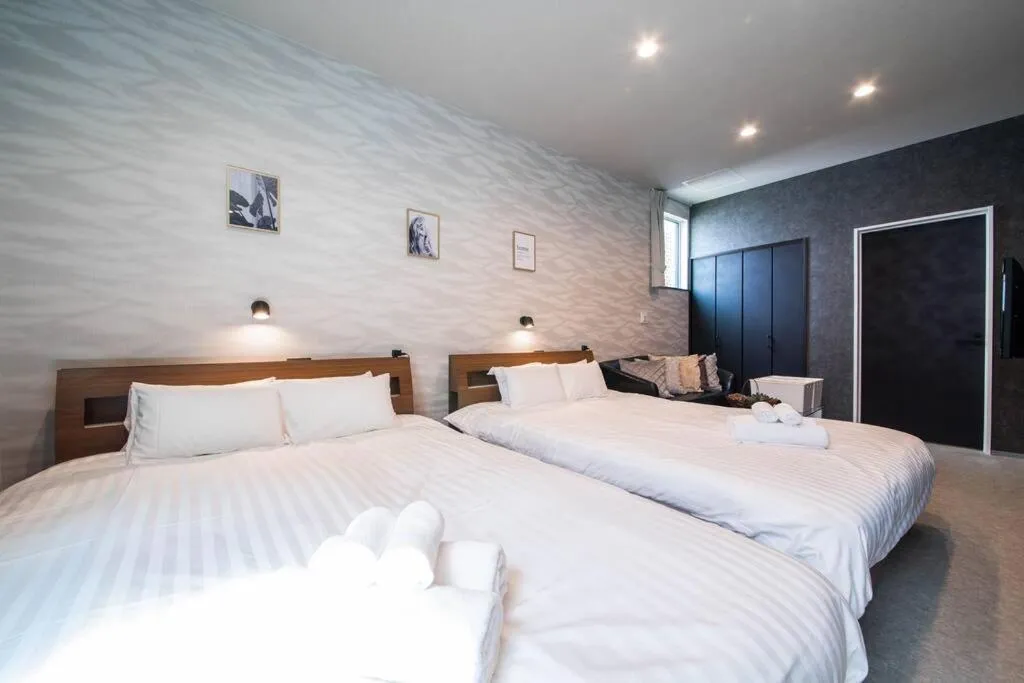 Bed in The PLAZA HOTEL S4W12