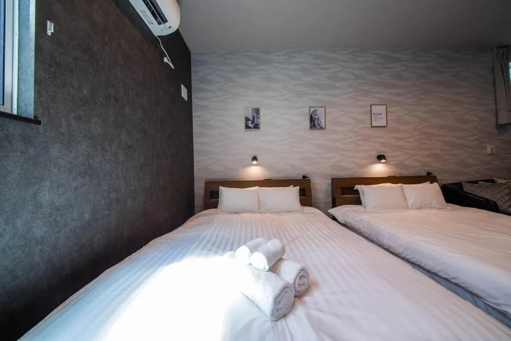 Bed in The PLAZA HOTEL S4W12