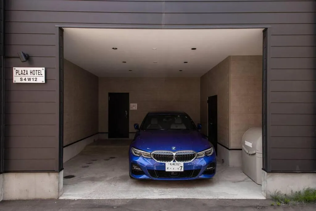 Parking in The PLAZA HOTEL S4W12