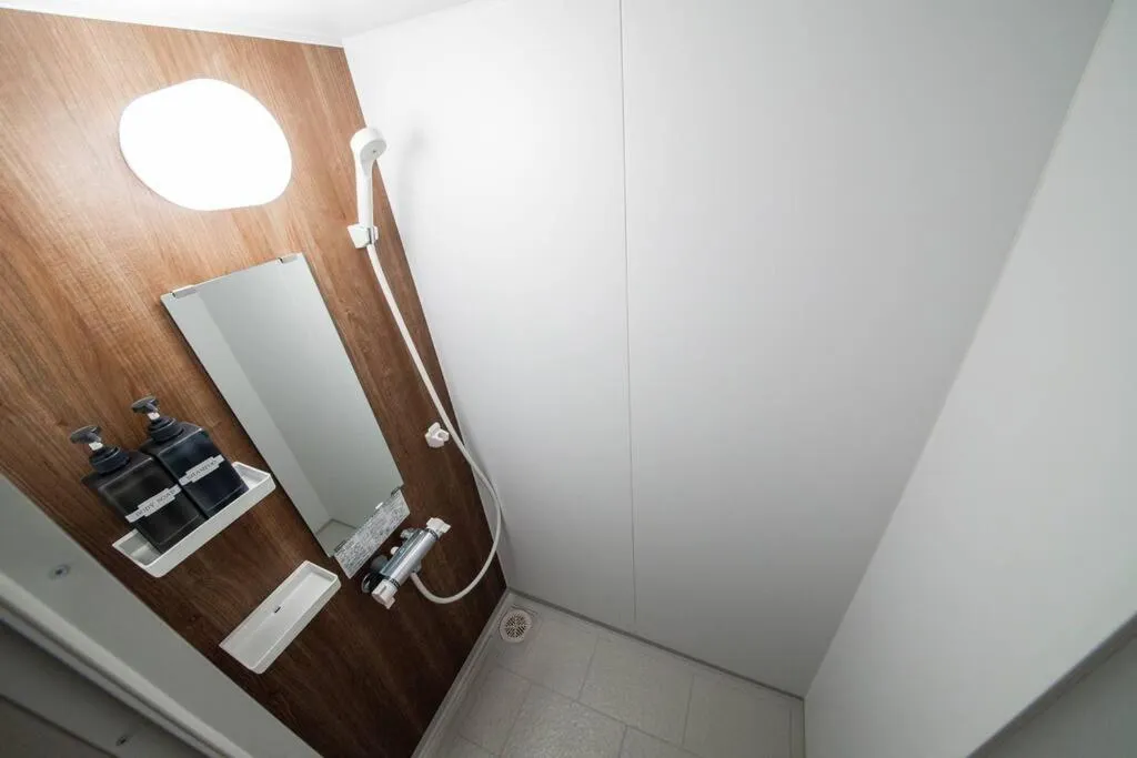 Shower in The PLAZA HOTEL S4W12