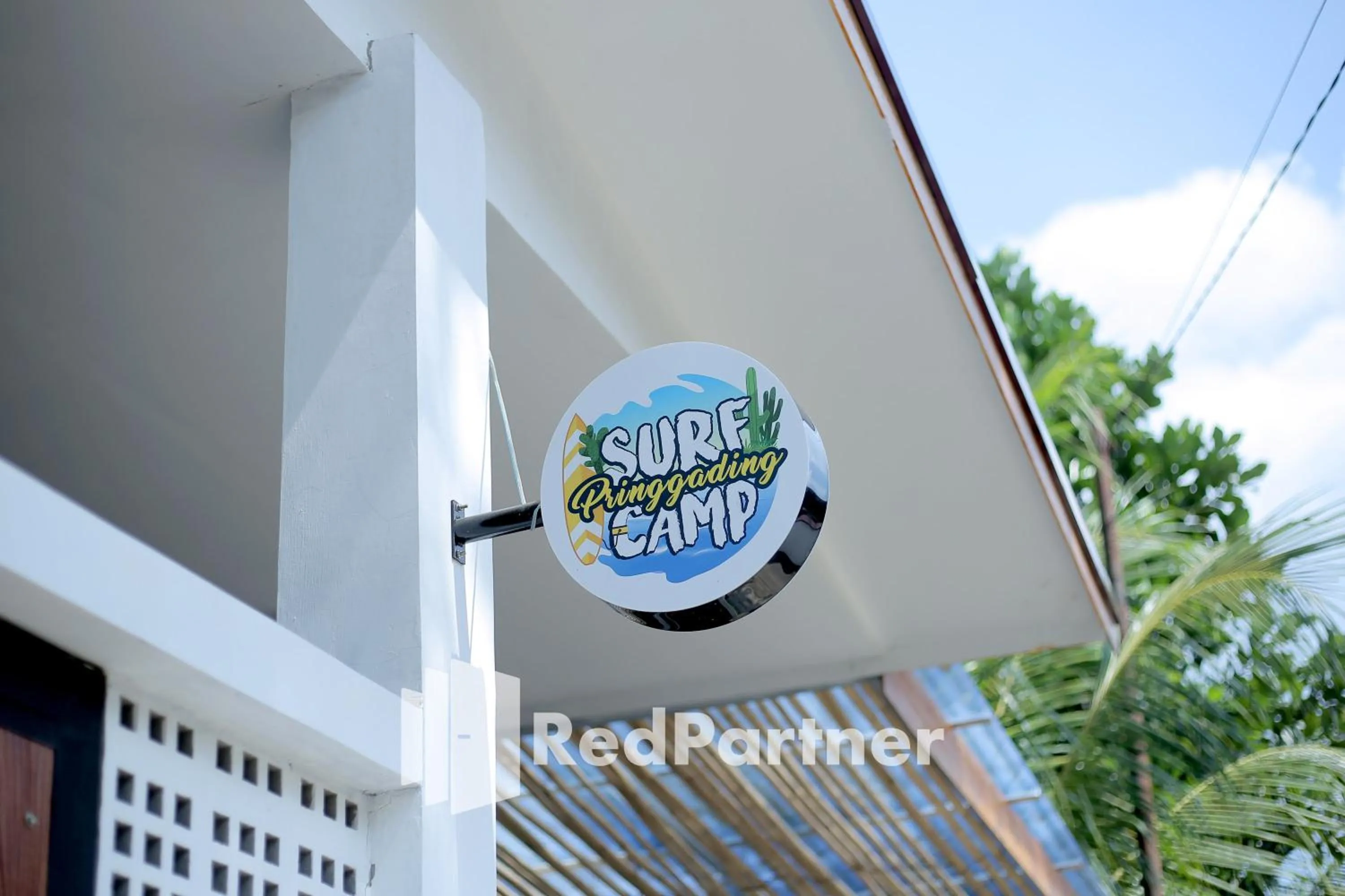Property logo or sign in Pringgading Surf Camp Bengkulu Mitra RedDoorz