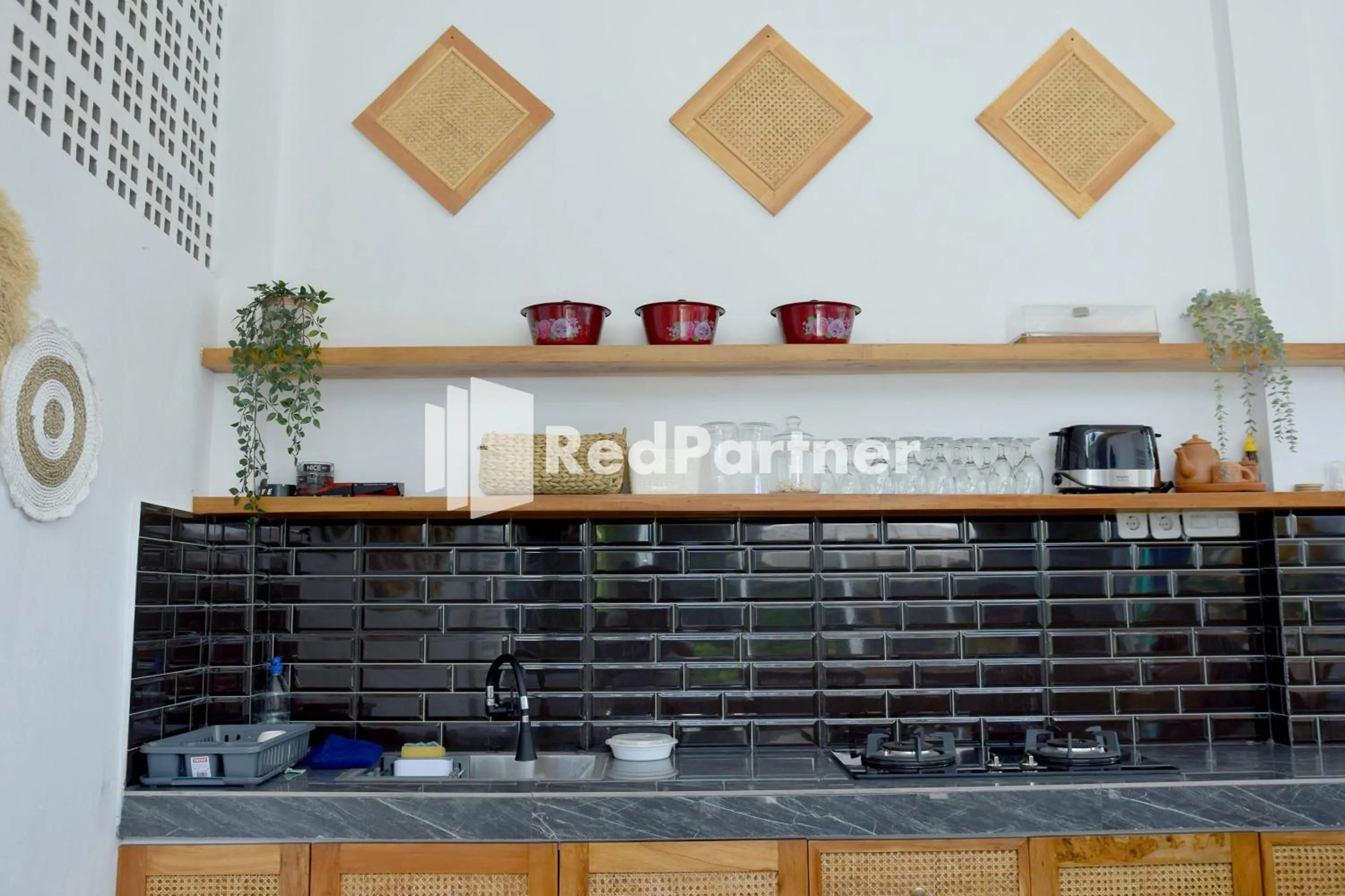 kitchen in Pringgading Surf Camp Bengkulu Mitra RedDoorz