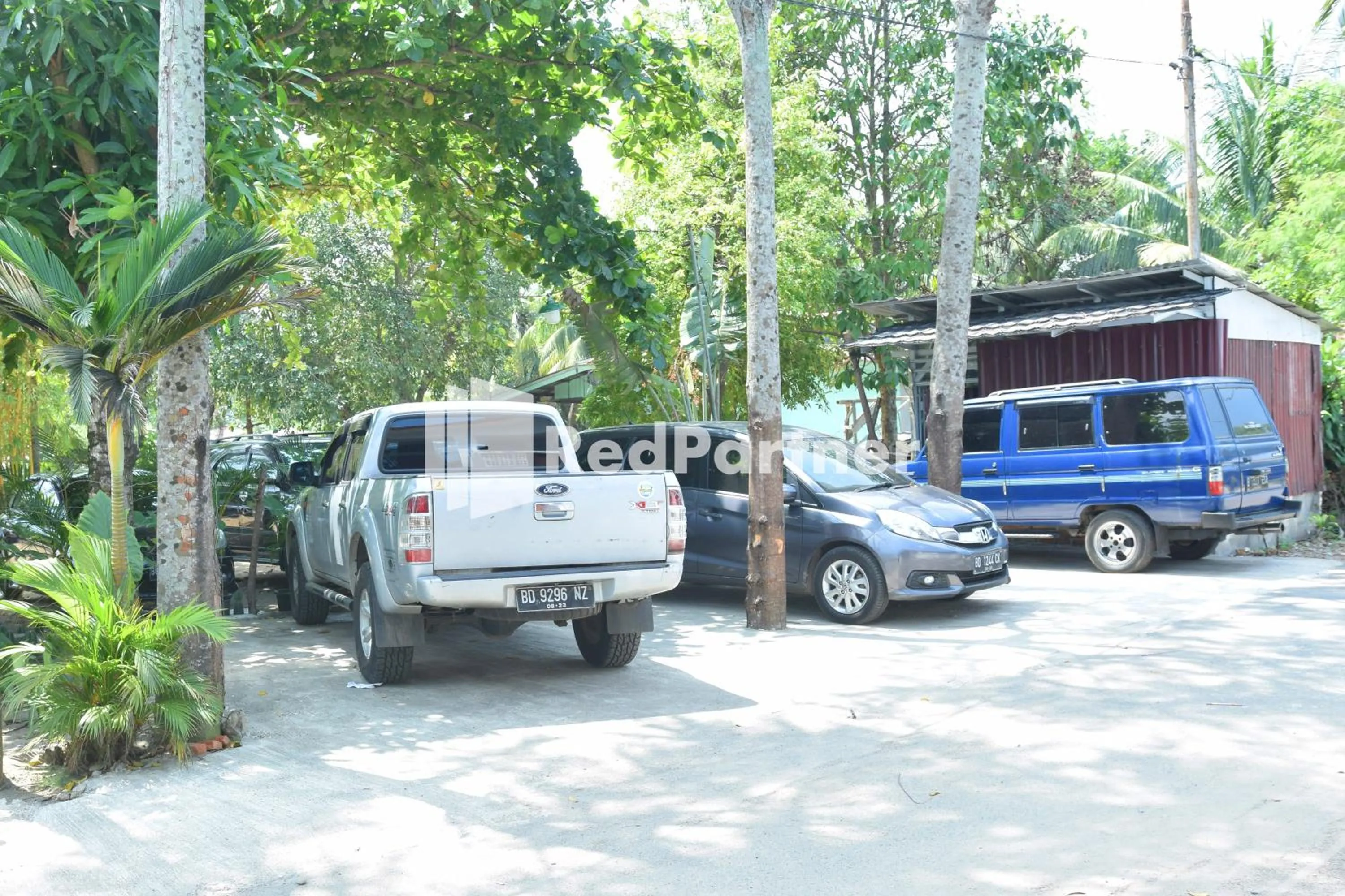 Parking in Pringgading Surf Camp Bengkulu Mitra RedDoorz