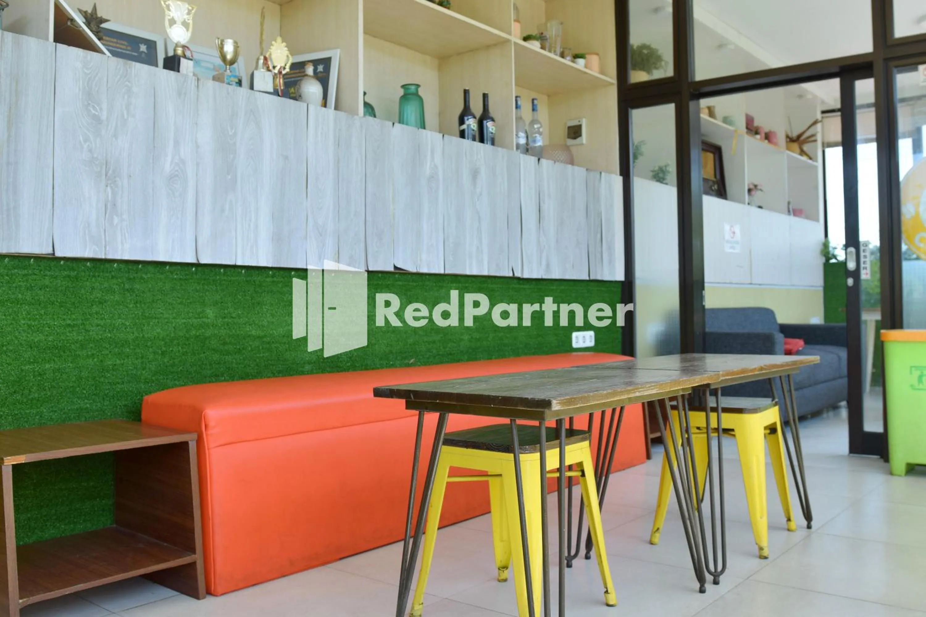 Restaurant/places to eat in Pringgading Surf Camp Bengkulu Mitra RedDoorz