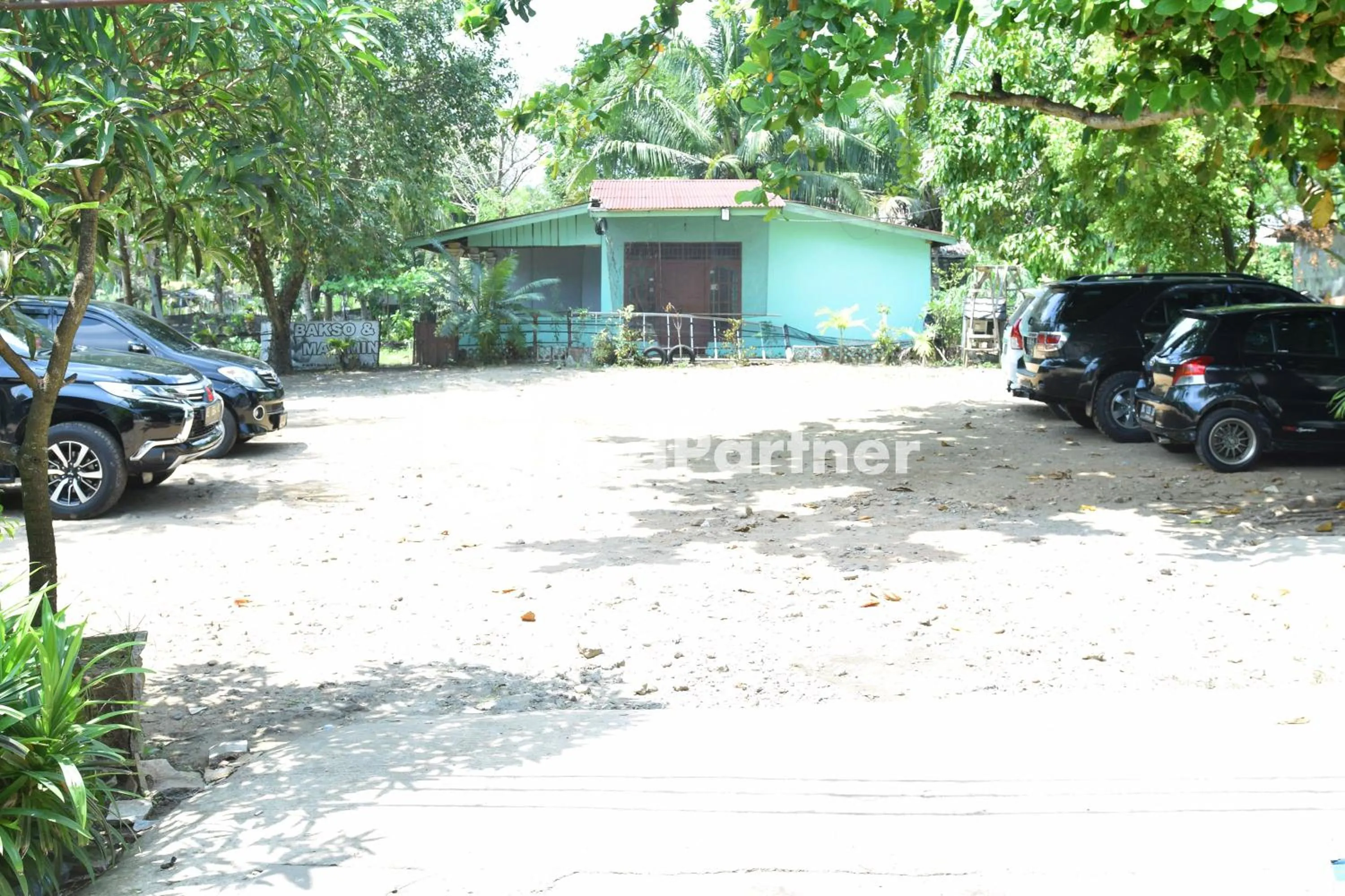 Parking in Pringgading Surf Camp Bengkulu Mitra RedDoorz