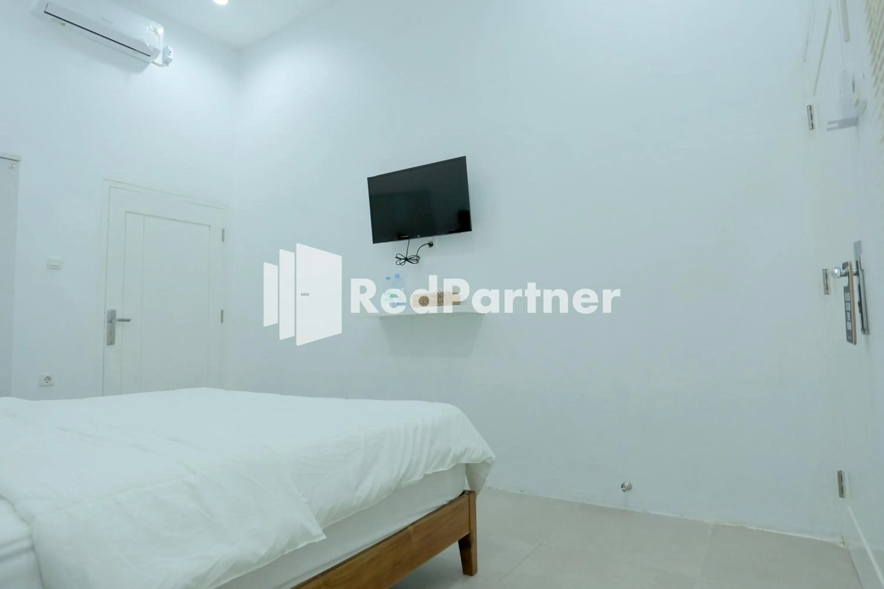 Bedroom, Bed in Pringgading Surf Camp Bengkulu Mitra RedDoorz