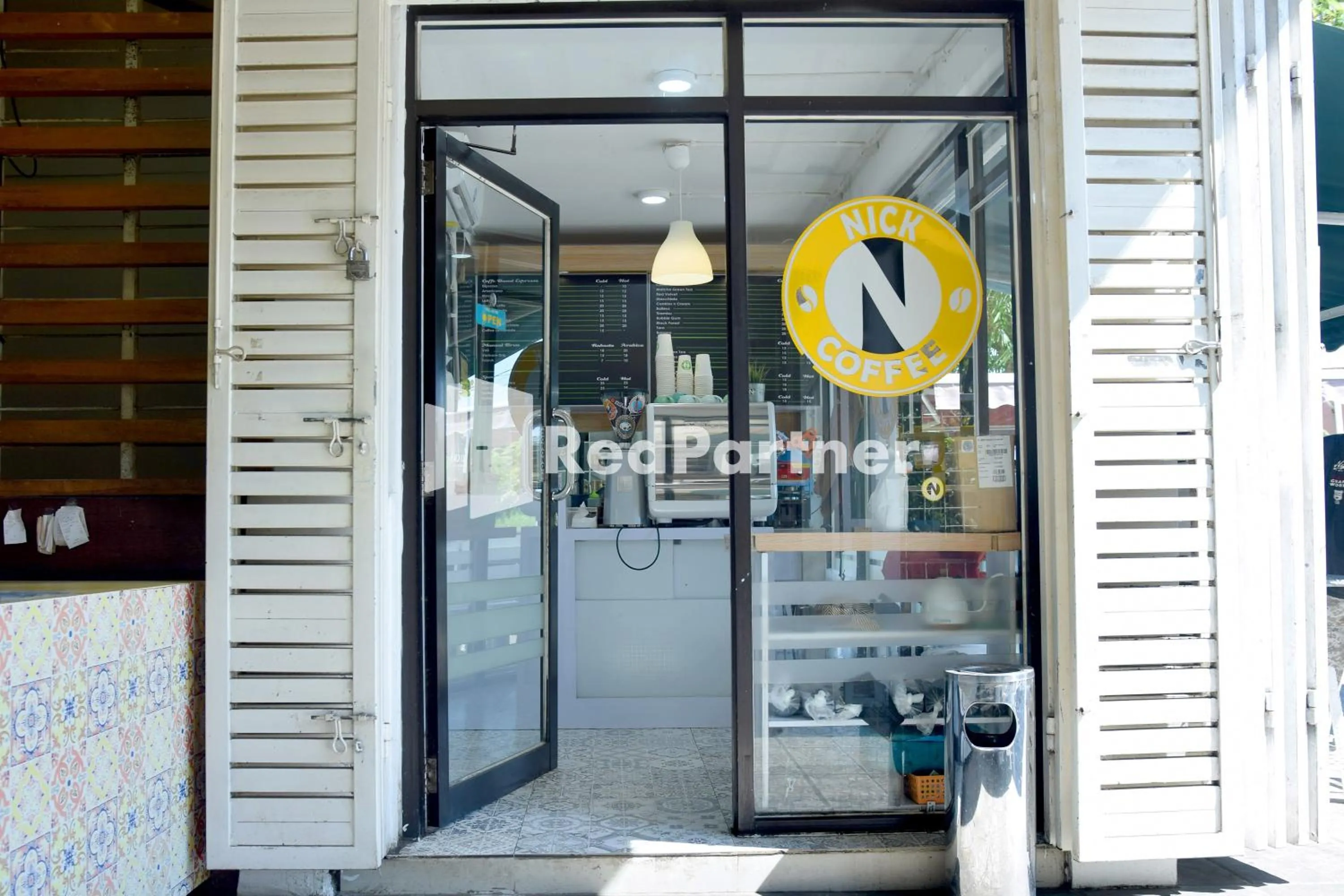 Restaurant/places to eat in Pringgading Surf Camp Bengkulu Mitra RedDoorz