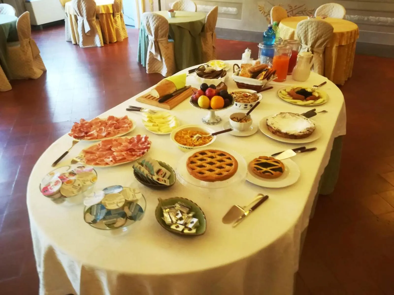 Breakfast in Palazzo Tucci Residenza d'epoca