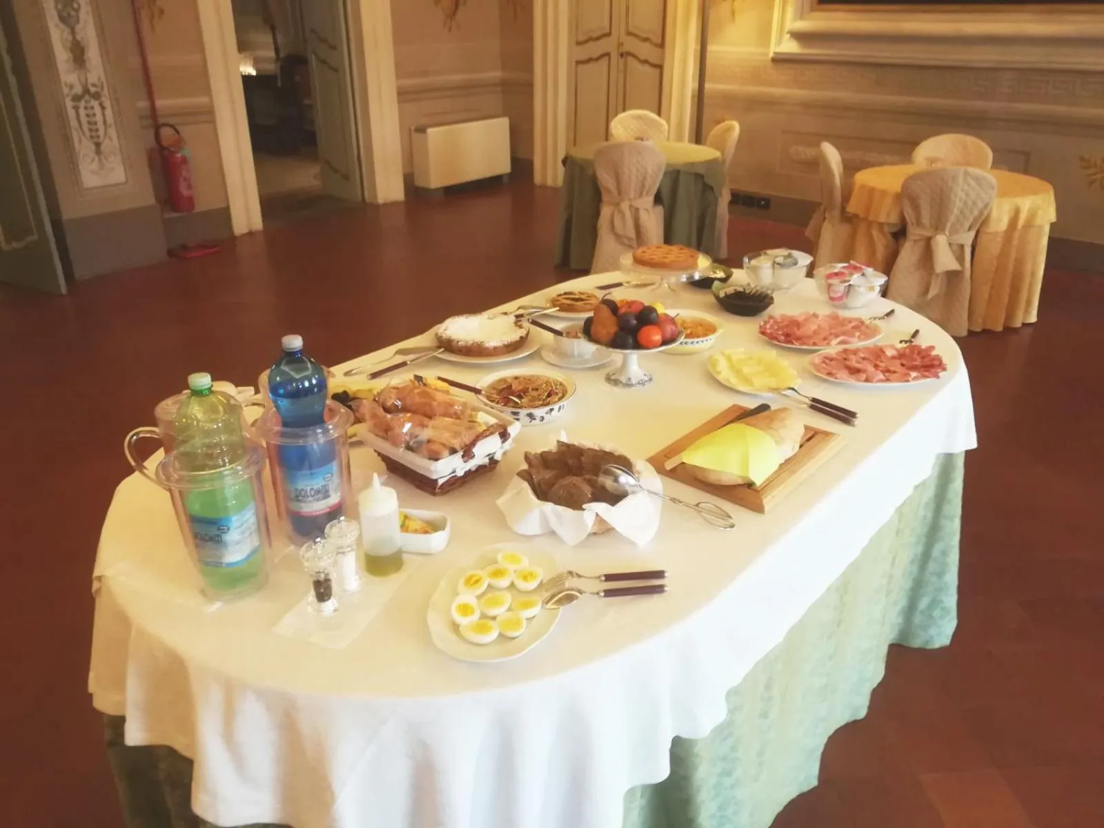 Breakfast in Palazzo Tucci Residenza d'epoca