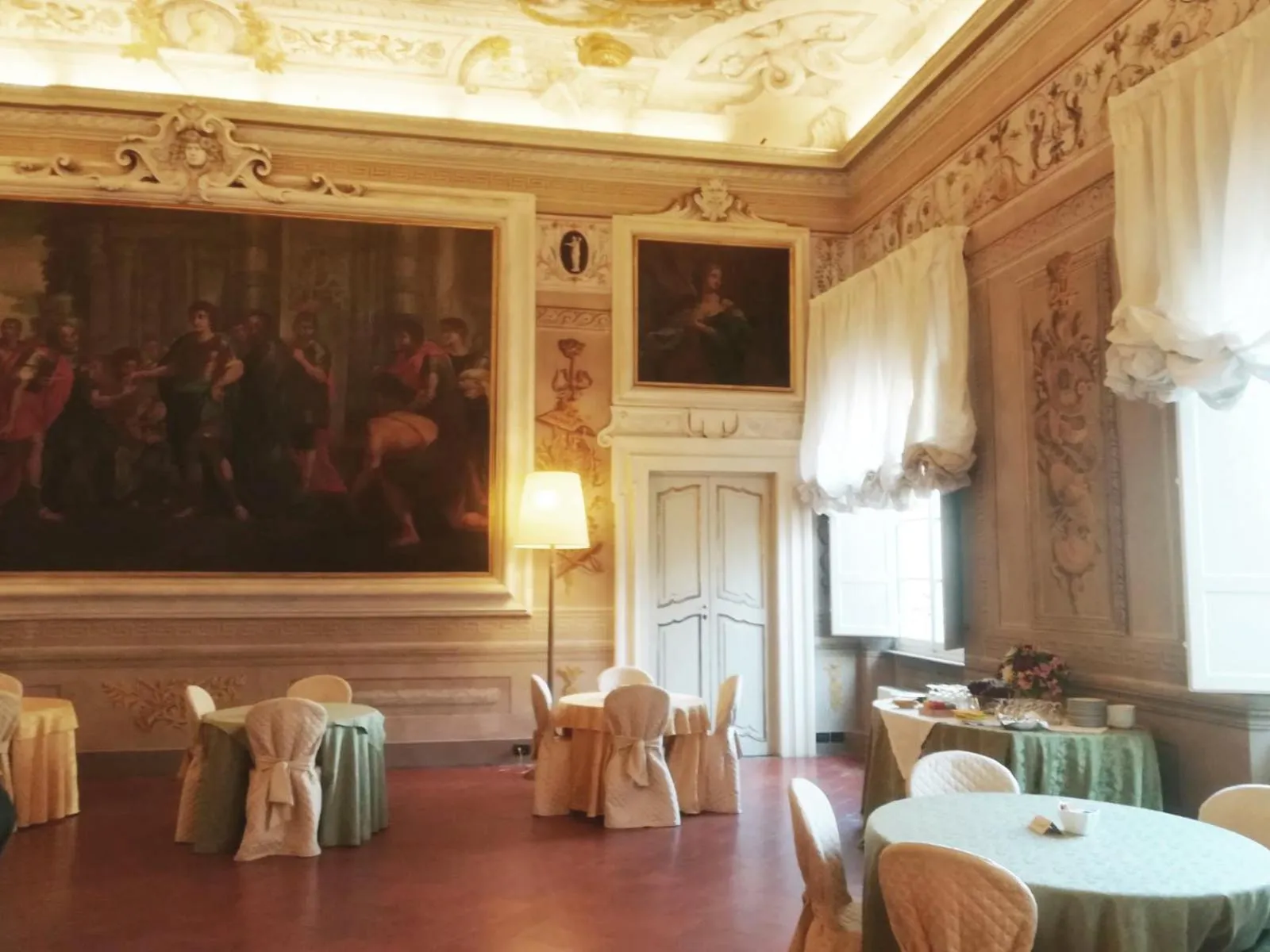 Restaurant/places to eat in Palazzo Tucci Residenza d'epoca