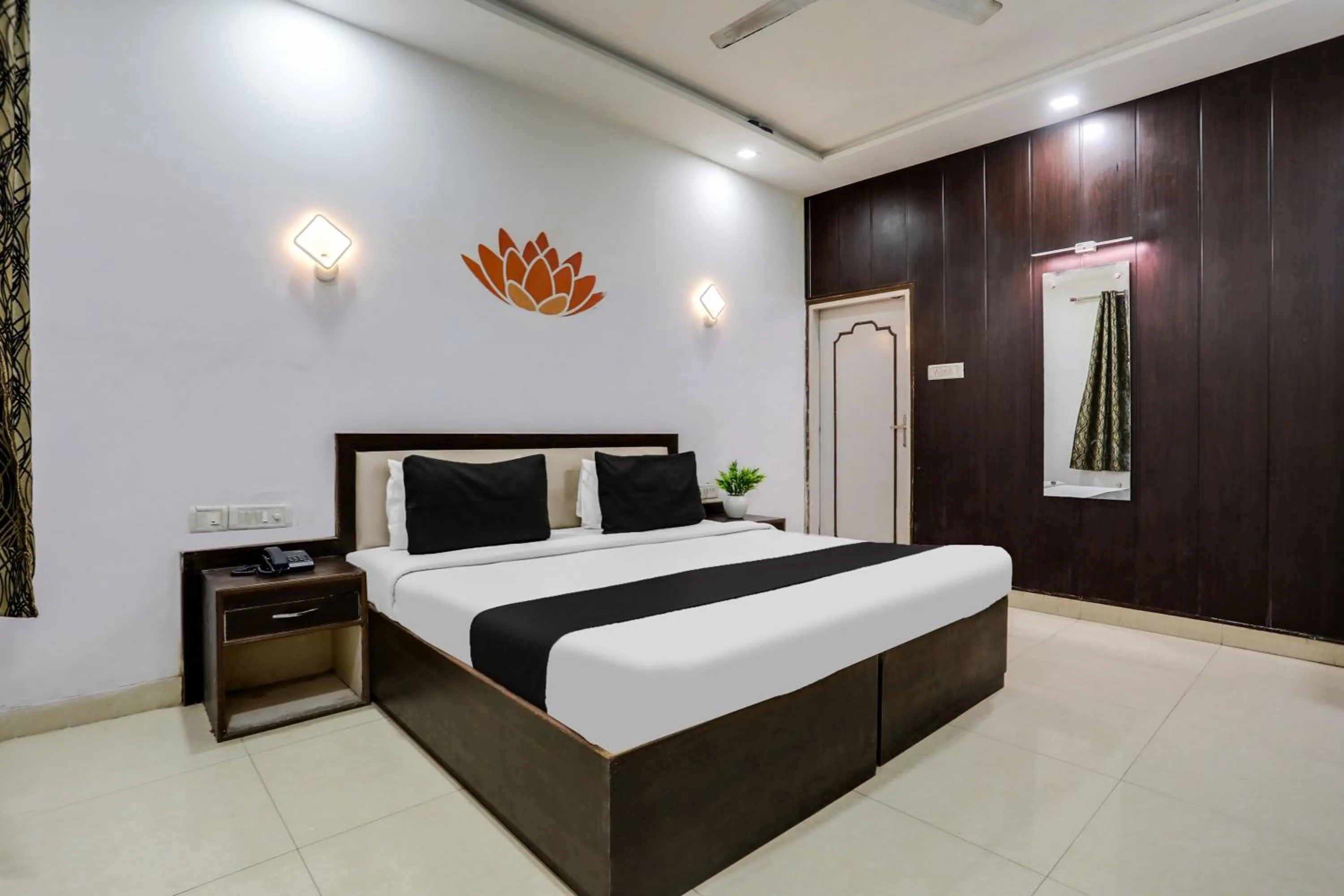 Bedroom, Bed in Super Hotel O Tajganj Near Taj Mahal West Gate
