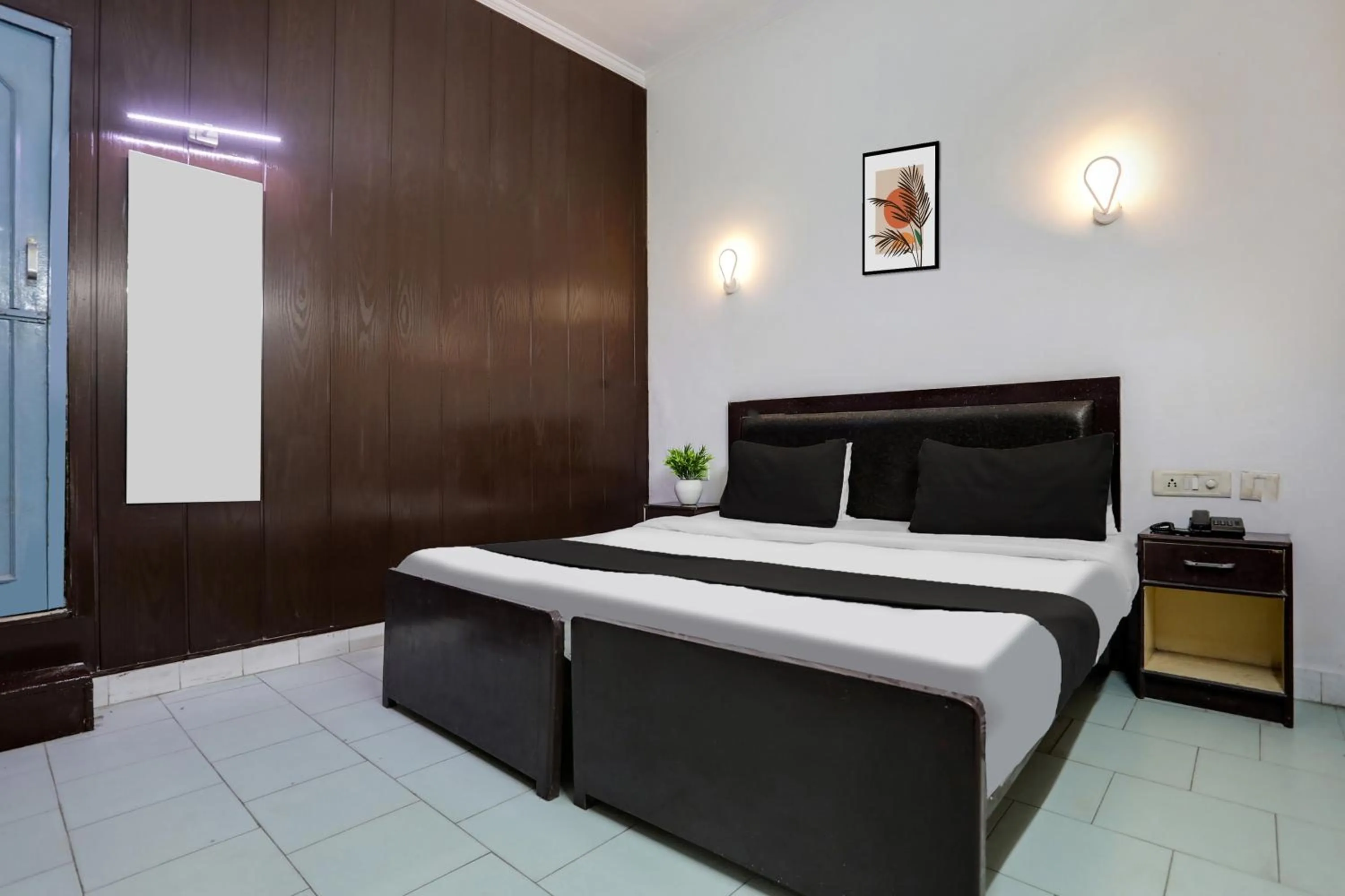 Bedroom, Bed in Super Hotel O Tajganj Near Taj Mahal West Gate