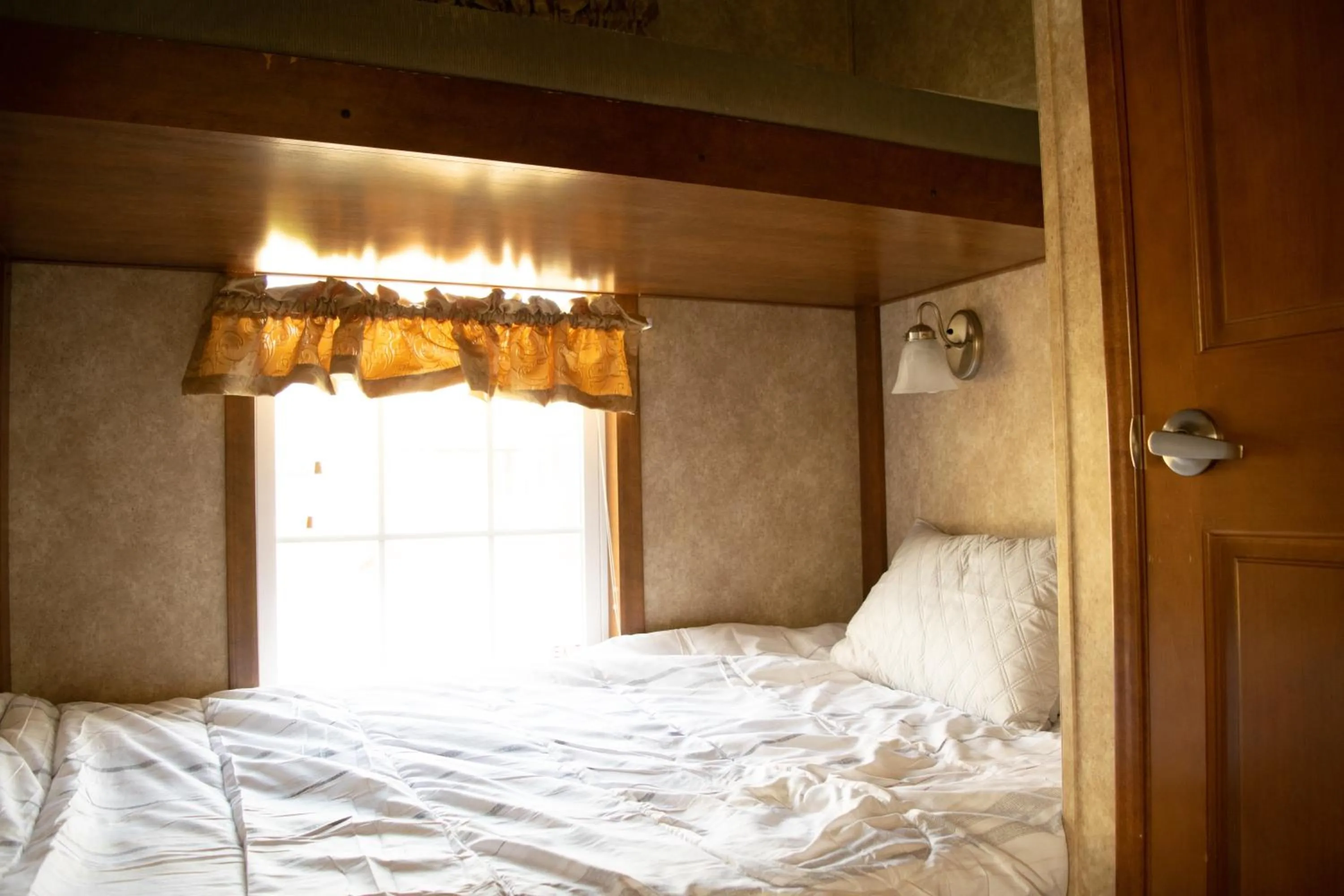 Bedroom, Bed in Vine Ridge Resort - Cottages