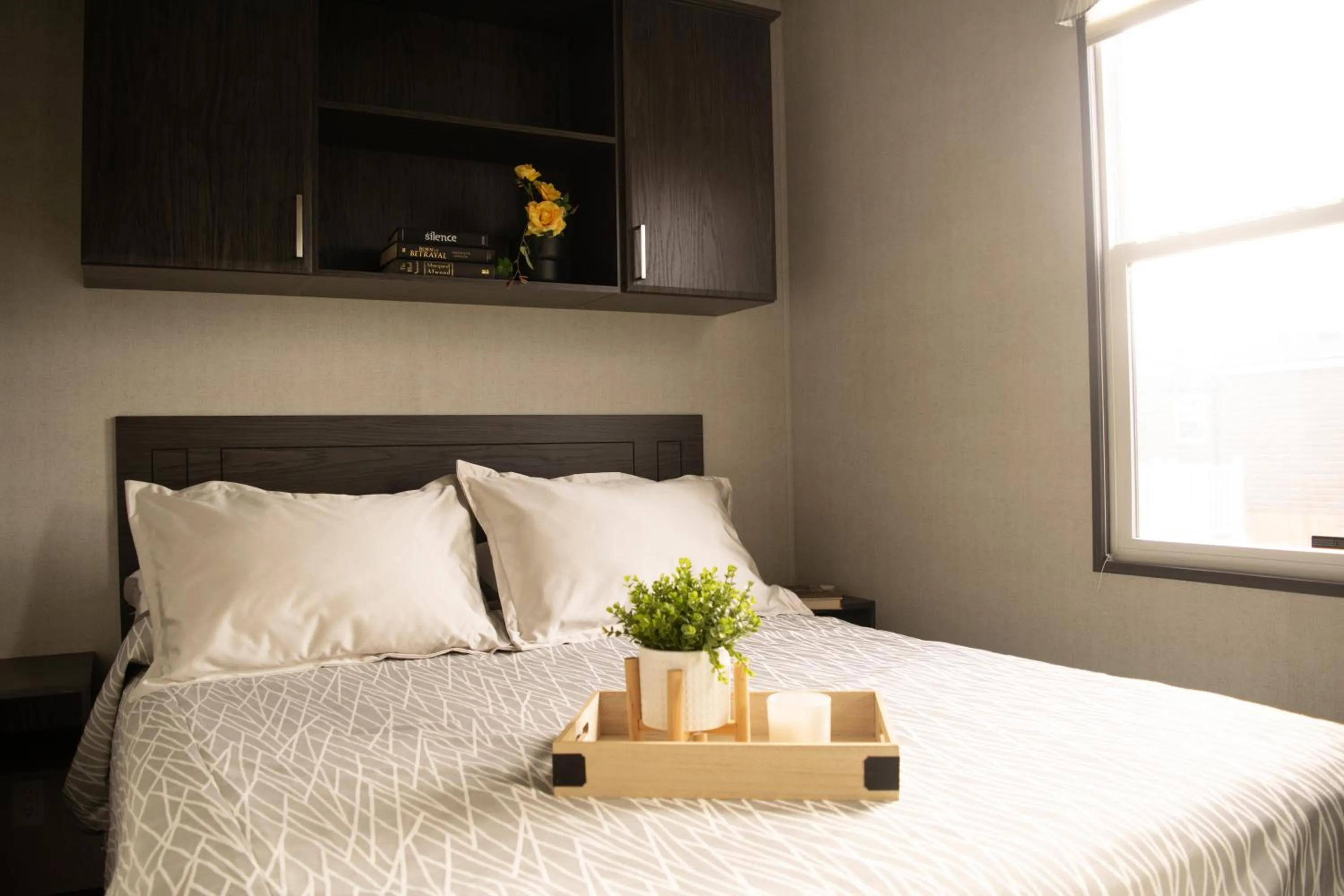 Bedroom, Bed in Vine Ridge Resort - Cottages
