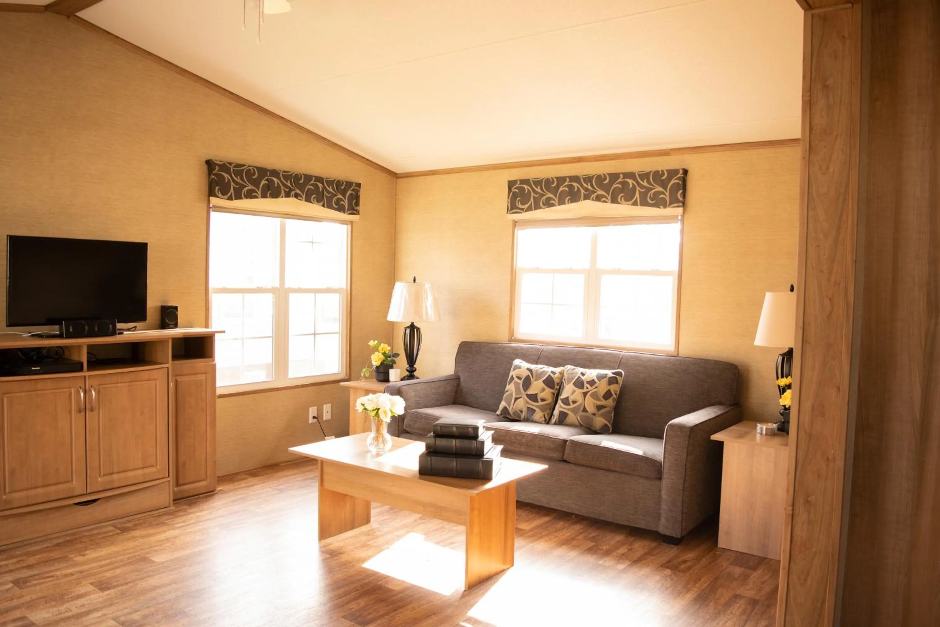 Living room in Vine Ridge Resort - Cottages