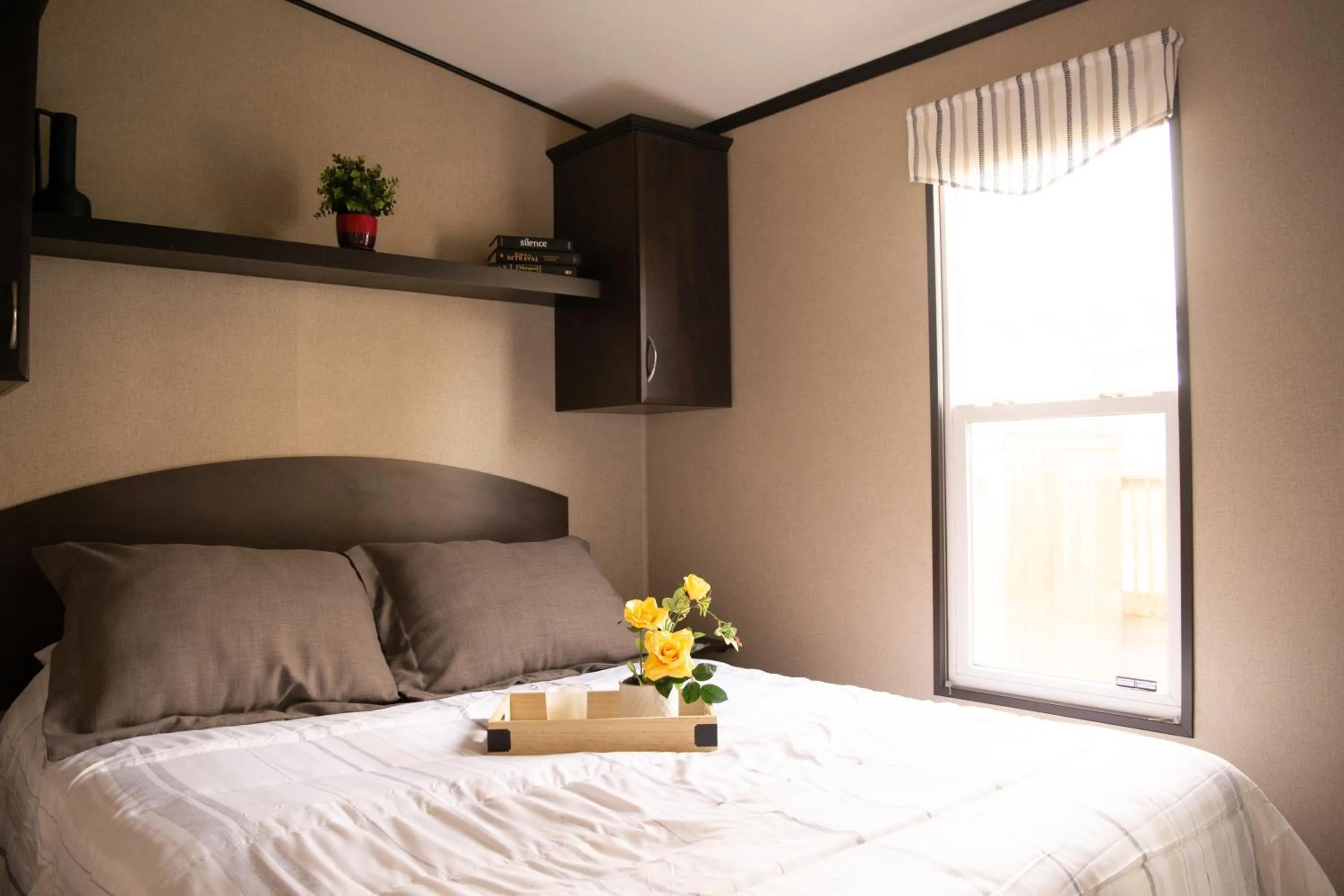 Bedroom, Bed in Vine Ridge Resort - Cottages