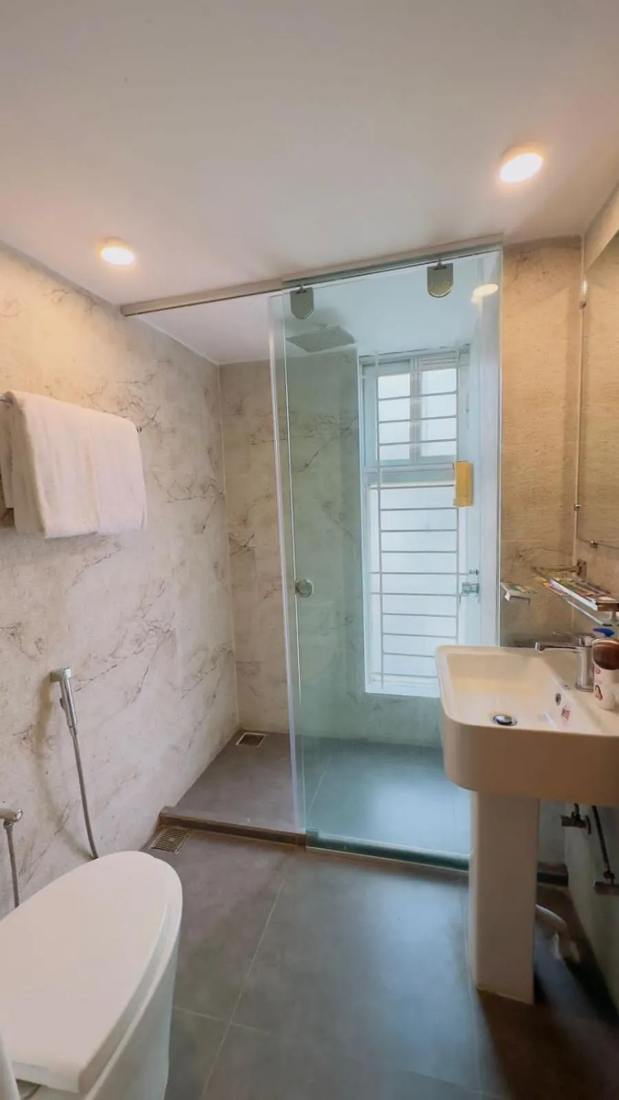 Toilet in Priyo Nibash Stylish Residential Hotel