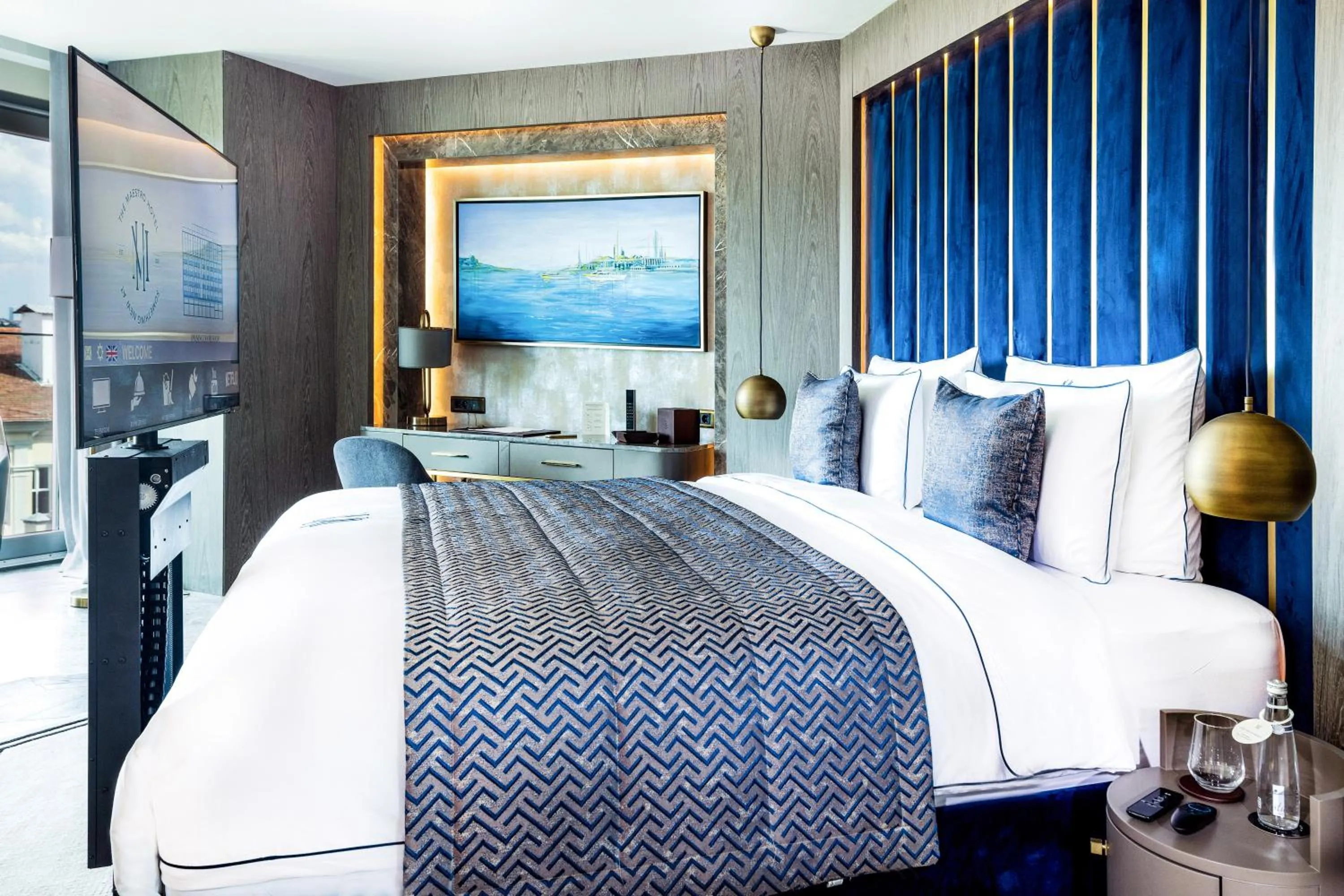 TV and multimedia, Bed in The Maestro Hotel