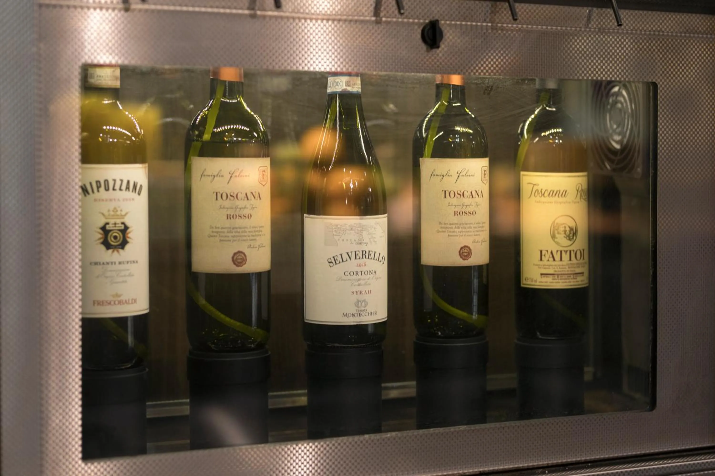 Drinks in Moody smart & comfy Hotel