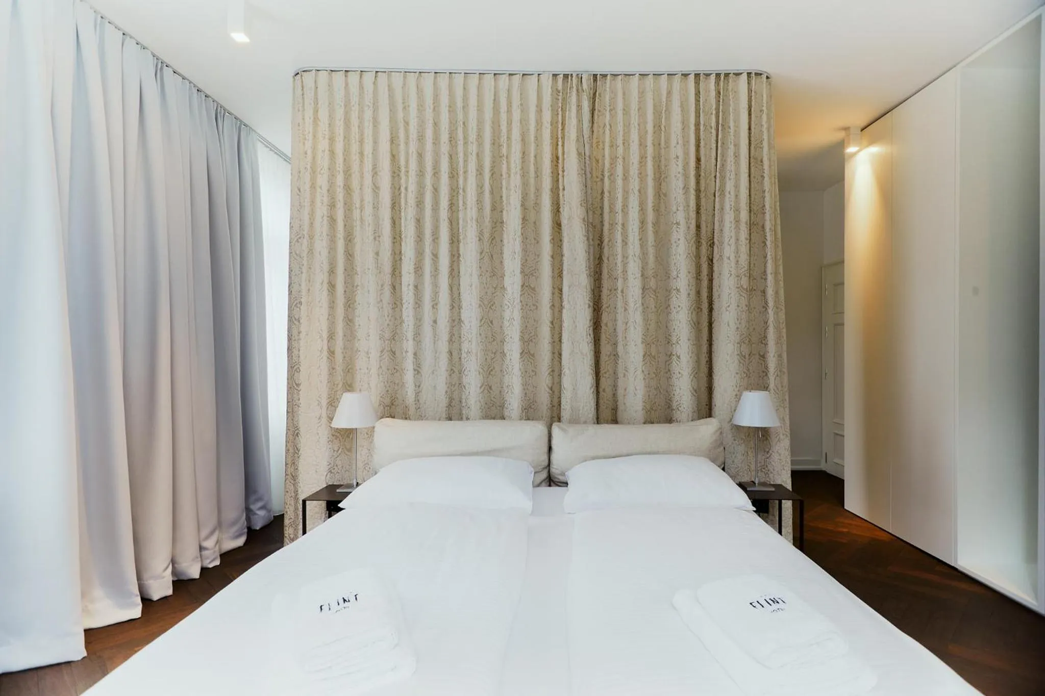 Photo of the whole room, Bed in Das Flint