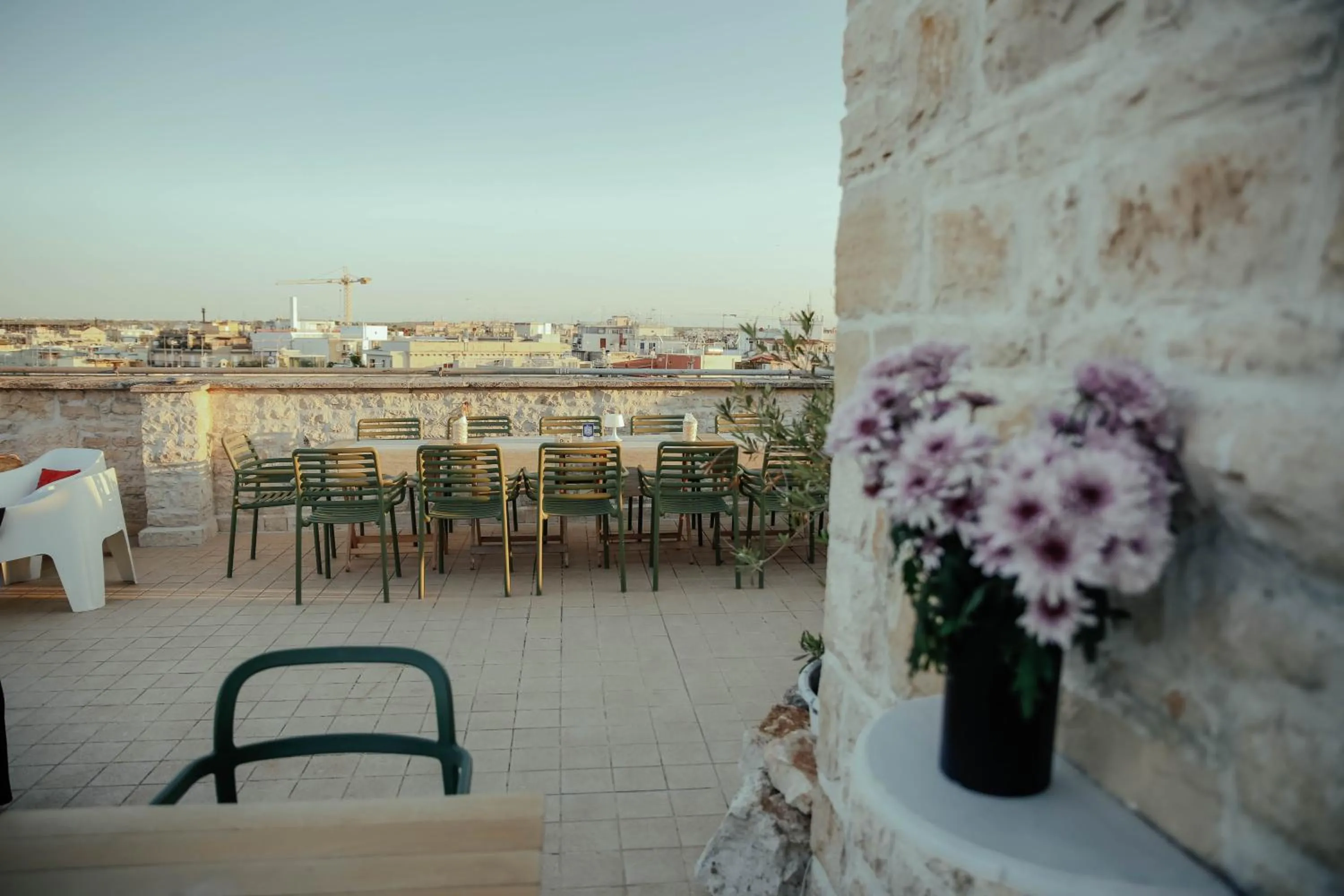 Restaurant/places to eat in S. Martin Hotel