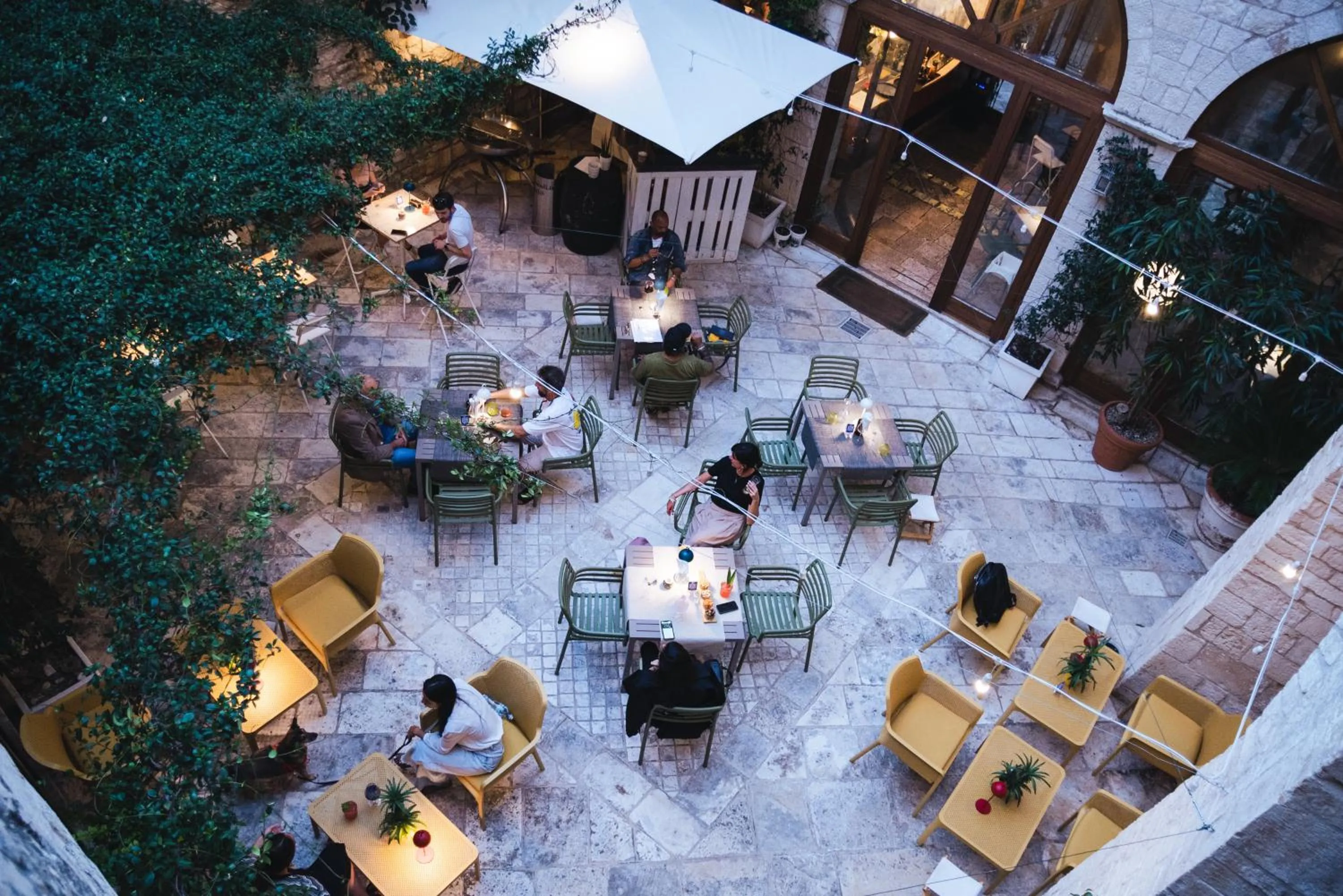 Restaurant/places to eat in S. Martin Hotel