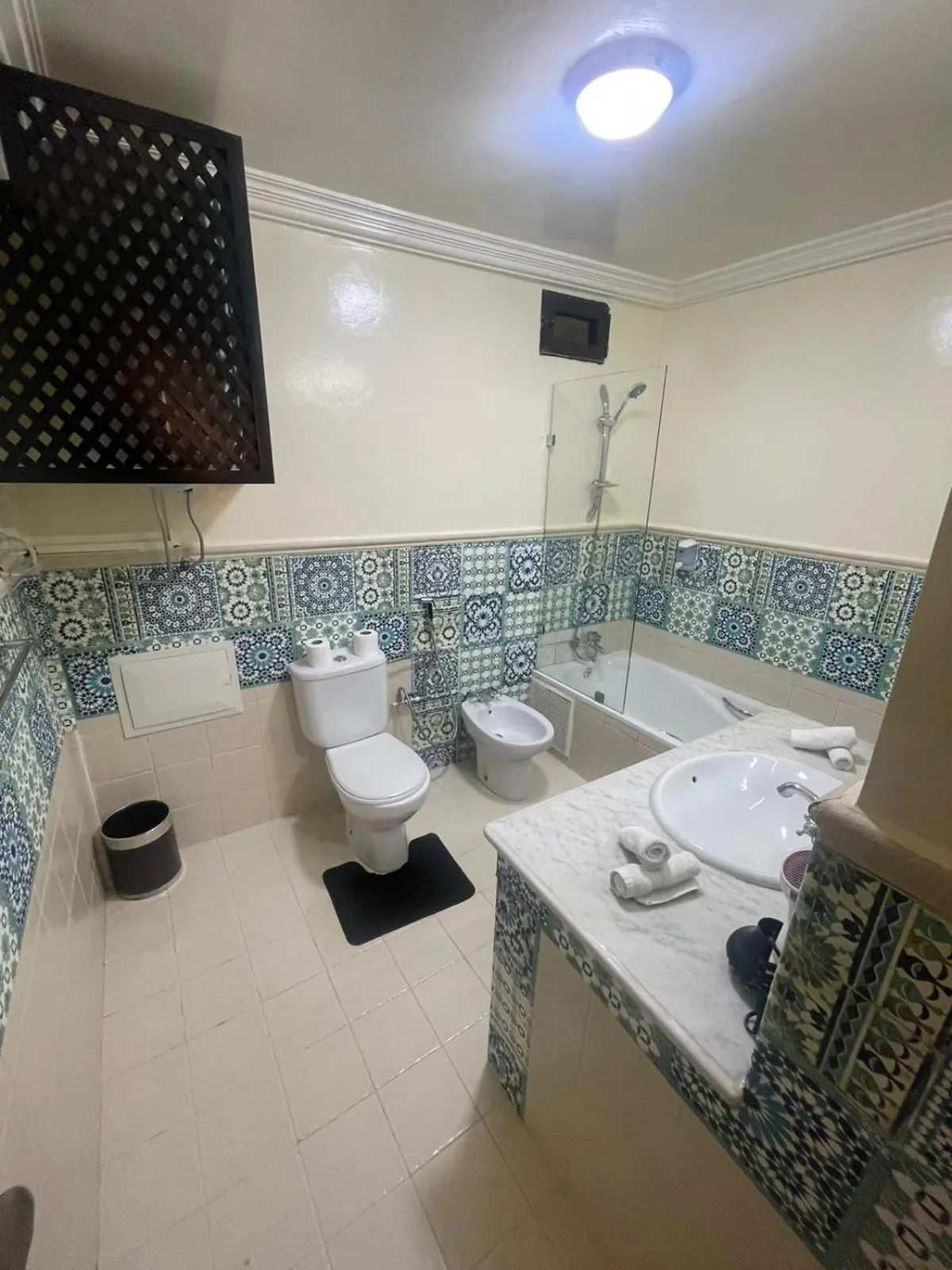 Shower in Majorel Perle Hôtel Riad Restaurant Picine & Spa