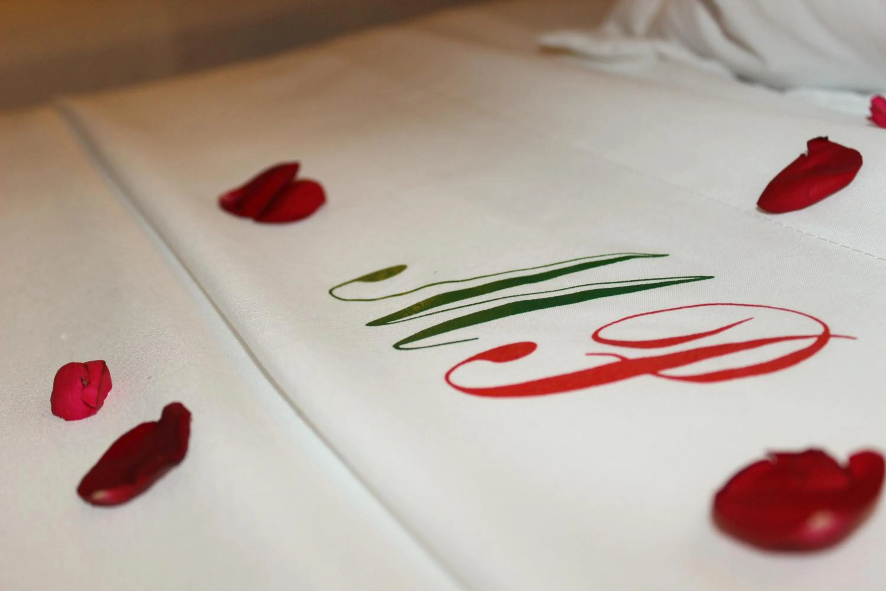 Bed in Majorel Perle Hôtel Riad Restaurant Picine & Spa