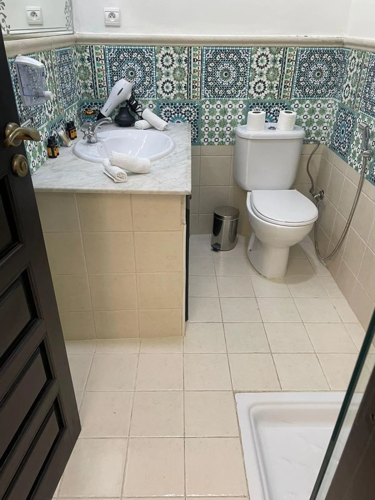 Shower in Majorel Perle Hôtel Riad Restaurant Picine & Spa