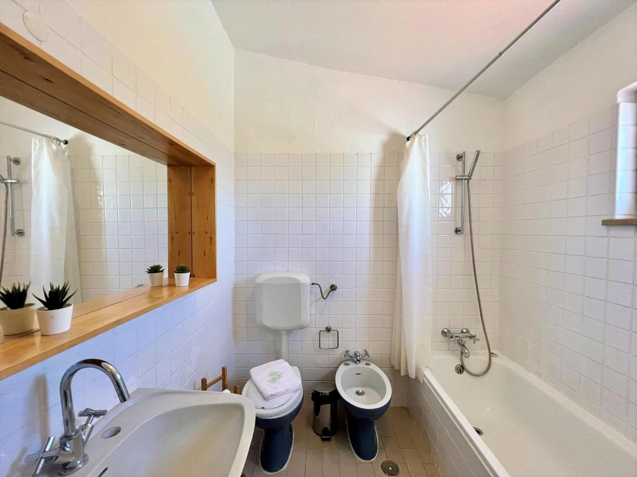 Bathroom in Armação de Pêra Twins 1 by Homing
