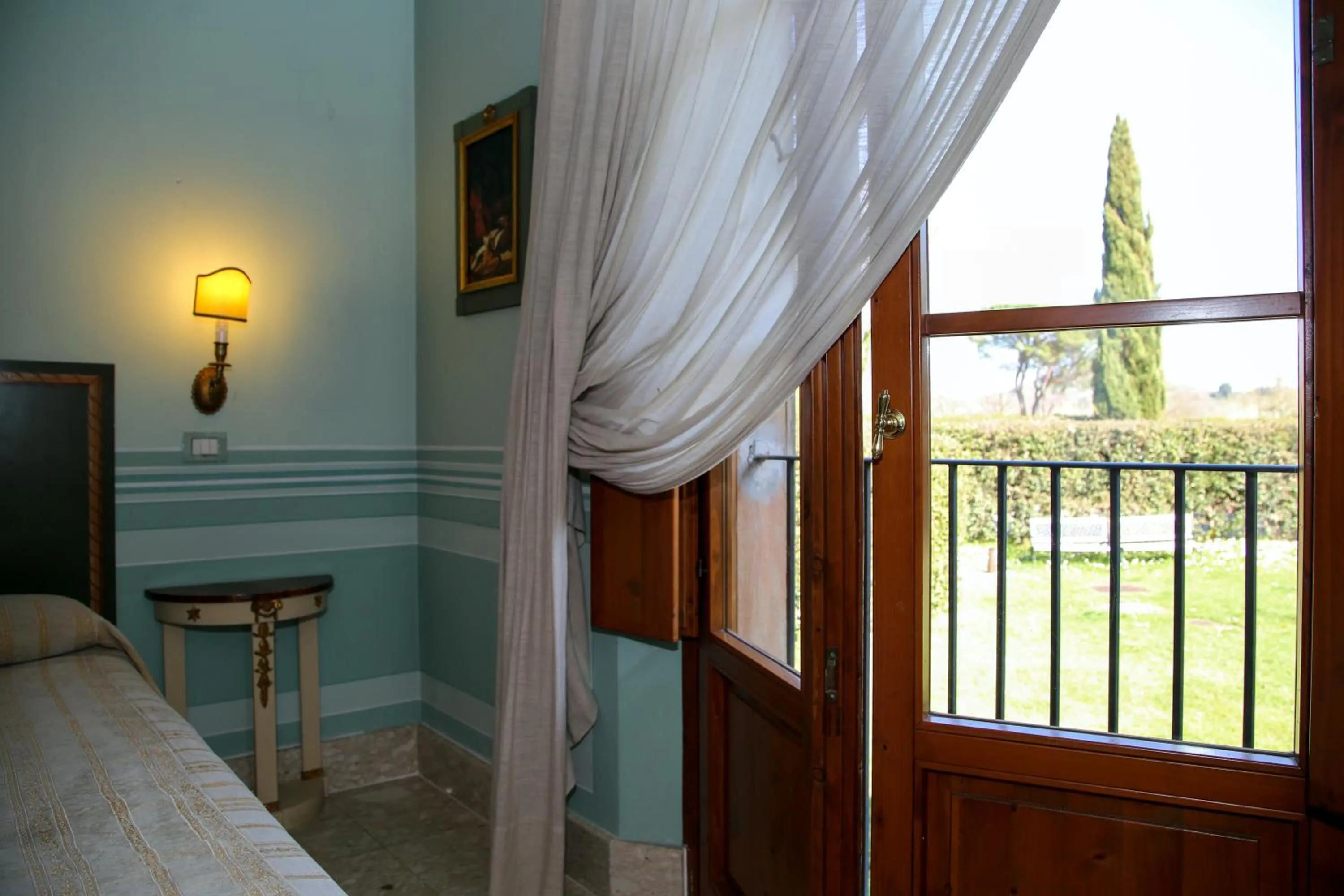 View (from property/room), Bed in Il Piccolo Castello