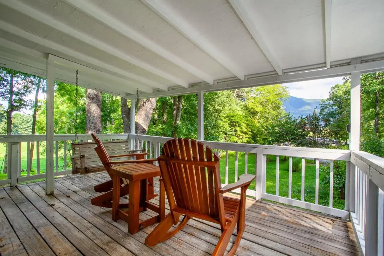 Hopp On Inn Secluded 3BR Home Hopp On Inn Secluded 3BR Home