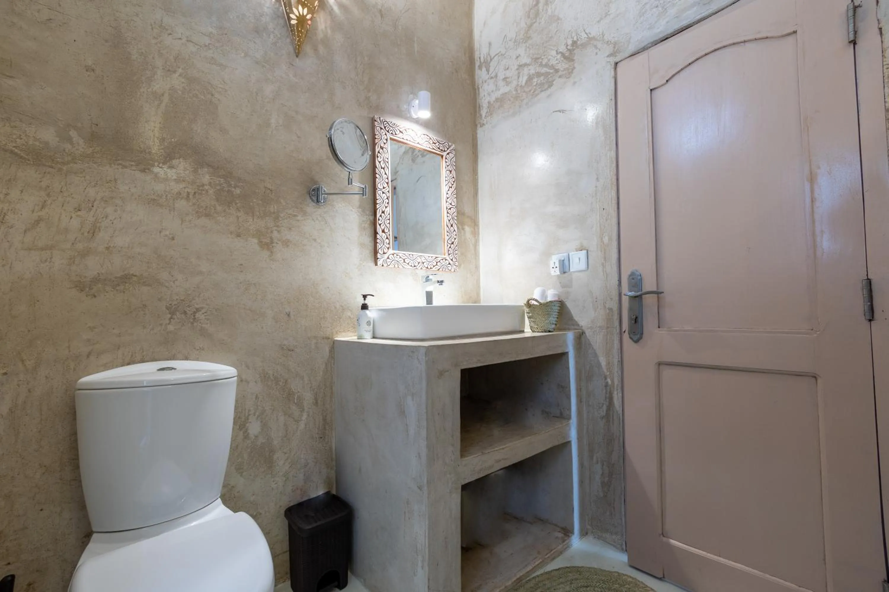 Toilet in Sharazad Wonders Boutique