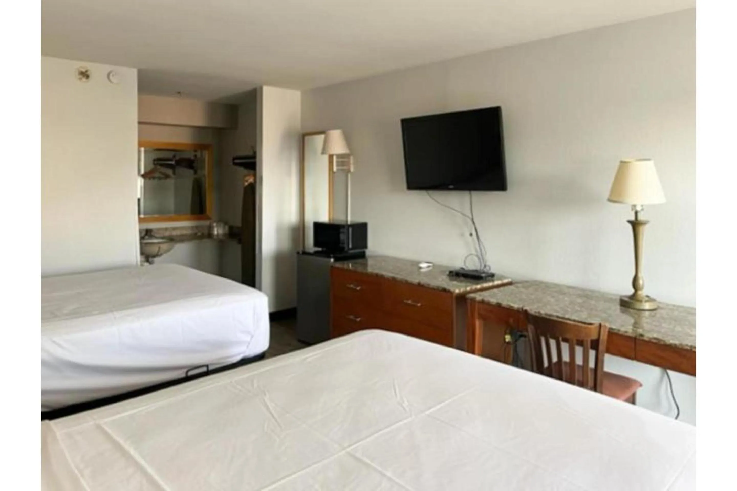 Bedroom, Bed in Motel 6 Laurel, MS