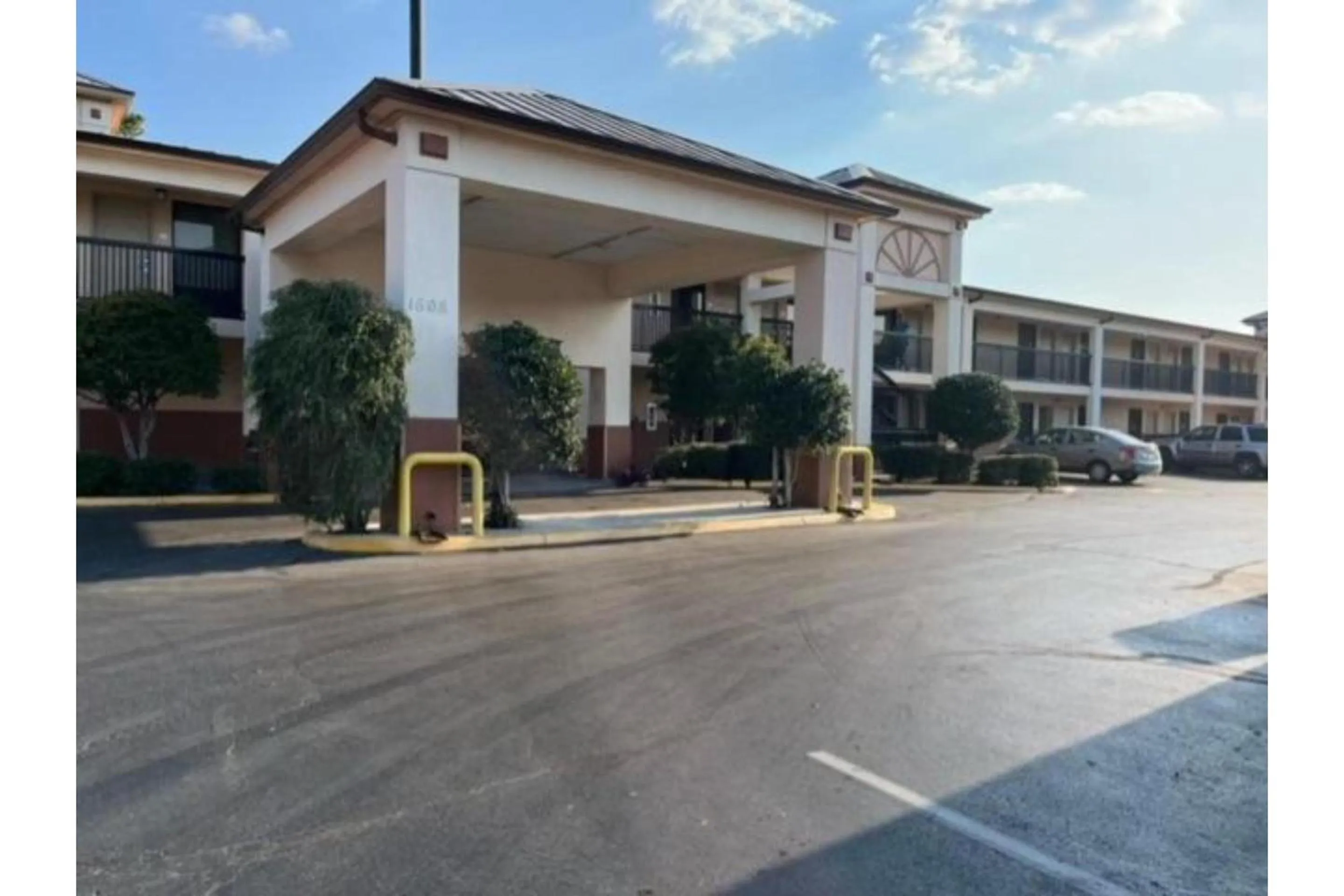 Property building in Motel 6 Laurel, MS