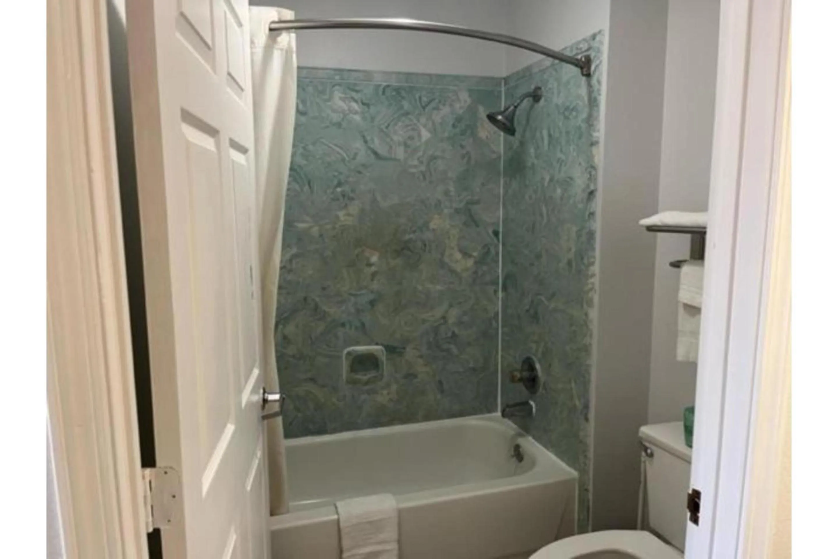 Bathroom in Motel 6 Laurel, MS