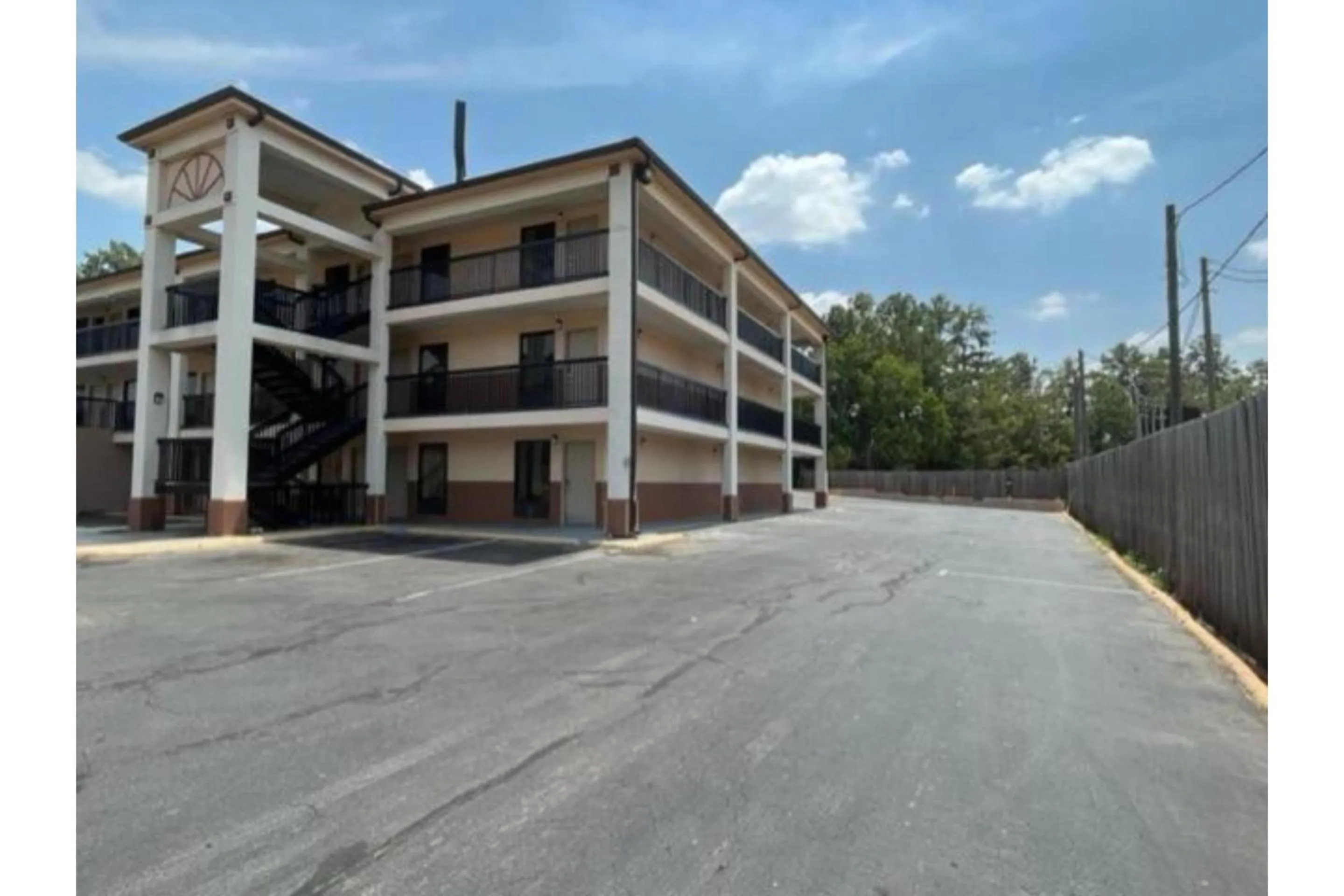 Property building in Motel 6 Laurel, MS