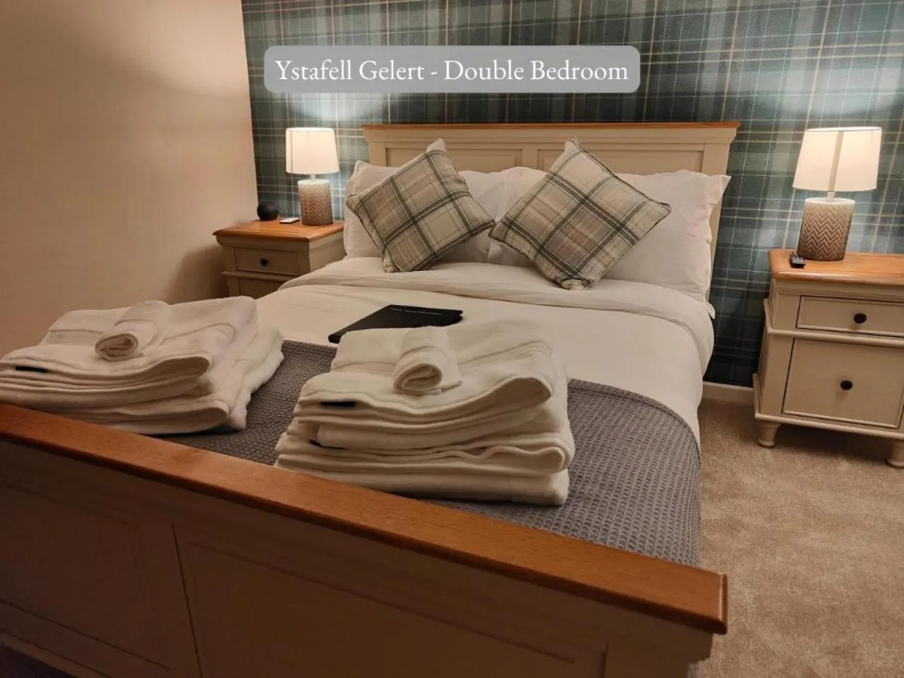 Bedroom in Llew Accommodation - The Townhouse