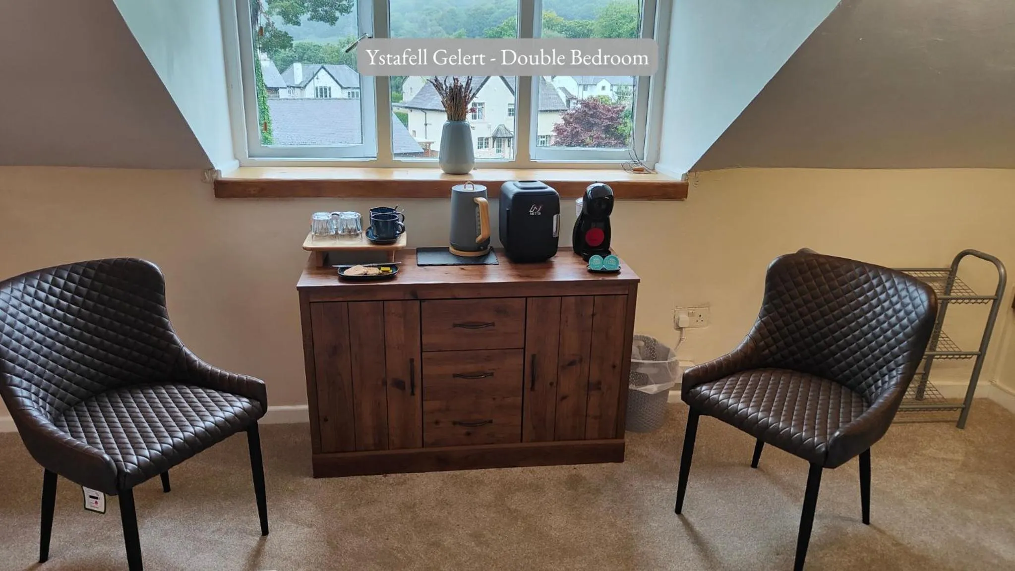 Bedroom in Llew Accommodation - The Townhouse