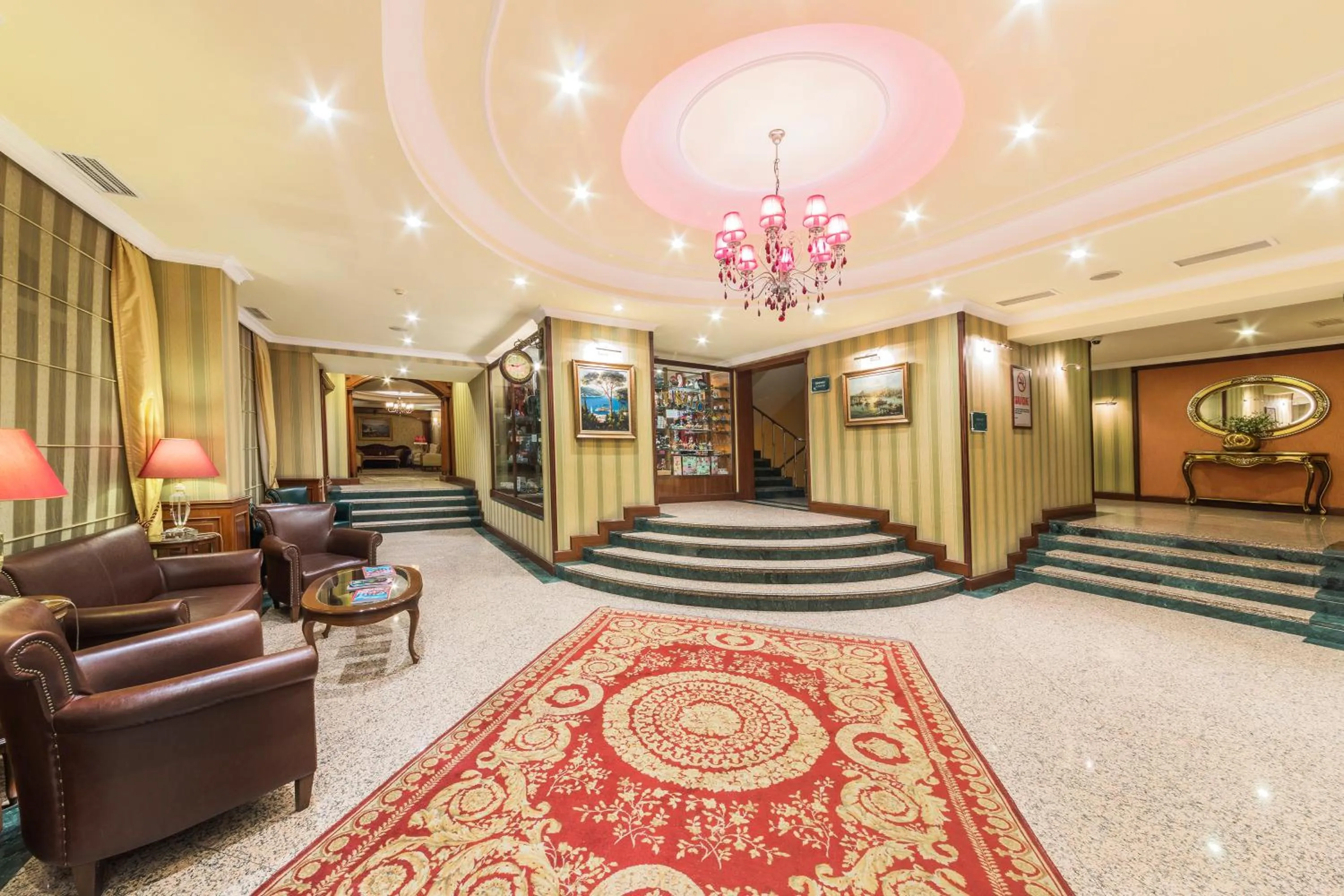 Lobby or reception in Grand Yavuz Hotel Sultanahmet