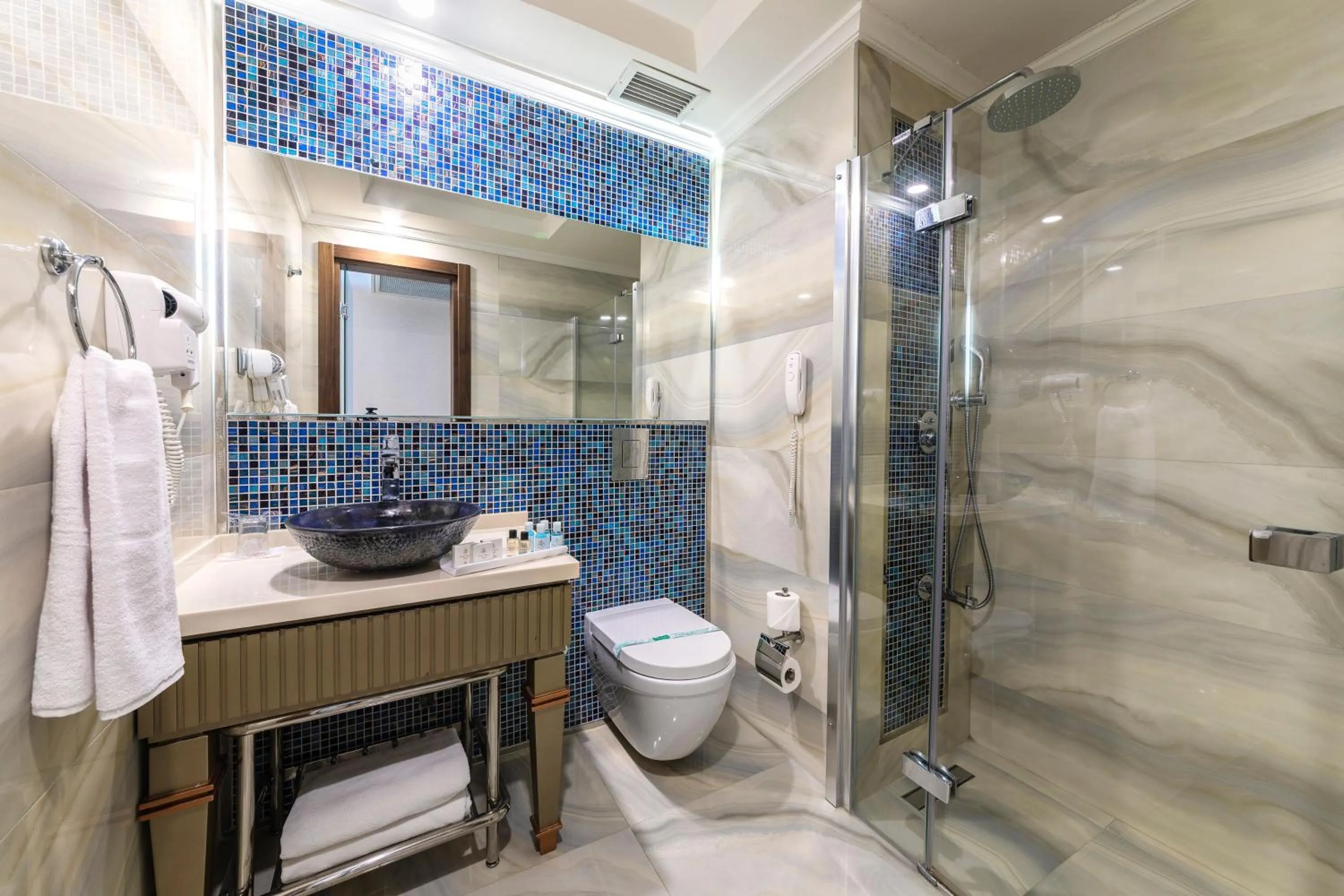Shower in Grand Yavuz Hotel Sultanahmet
