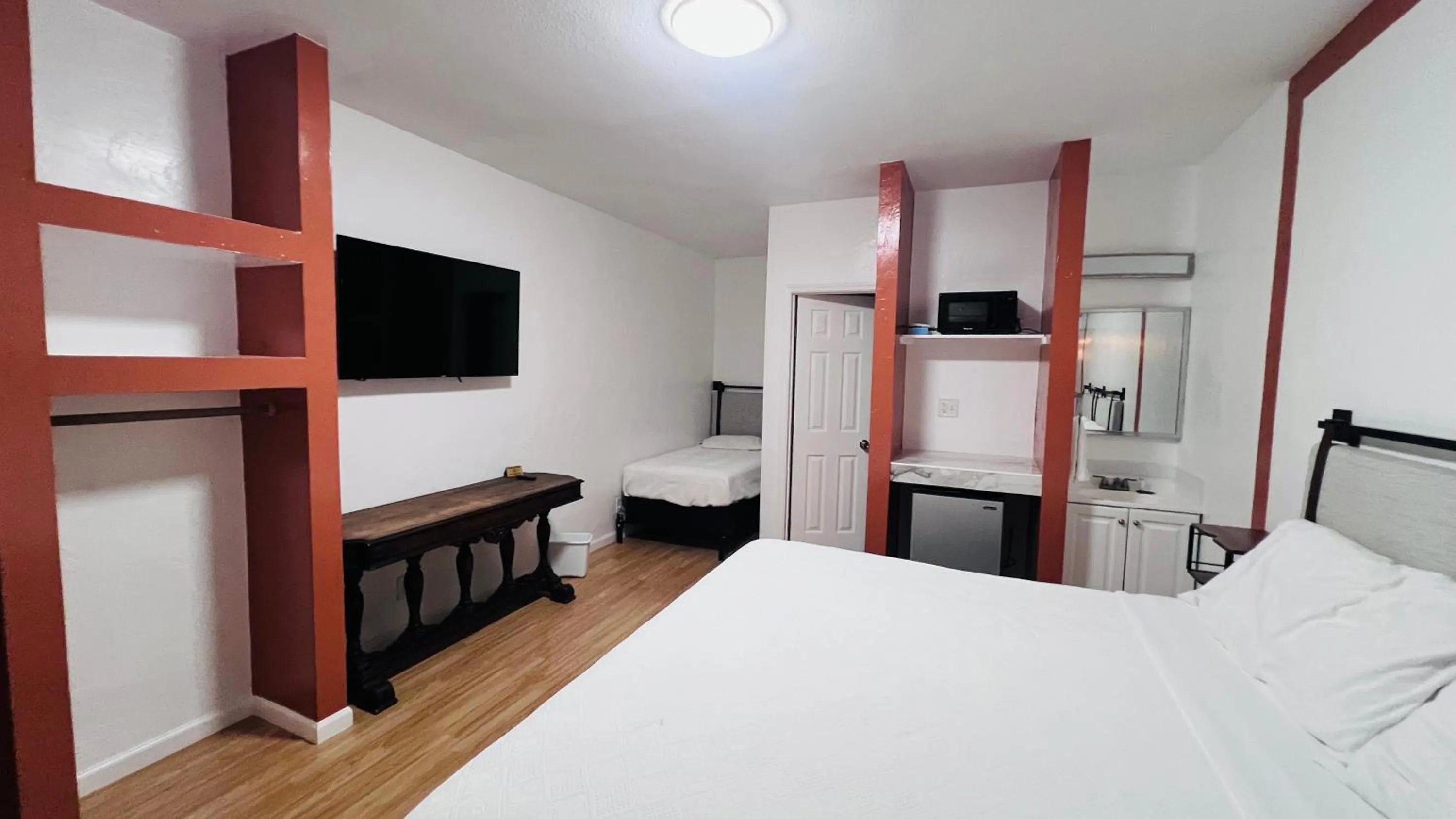 Bedroom in Cattlemen's Inn